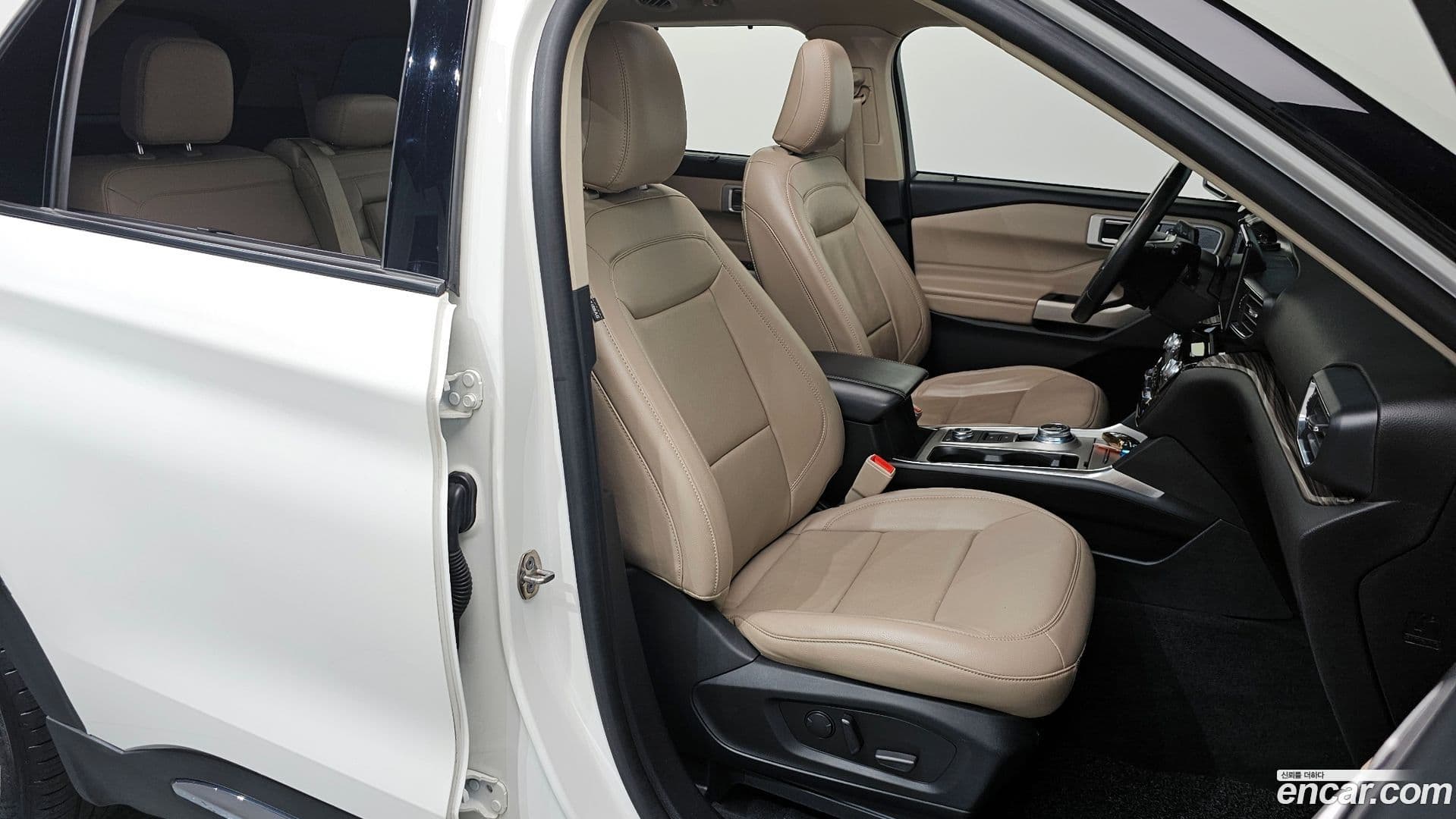 Main__Slider__Photo:Explorer Ford 2022.7-9