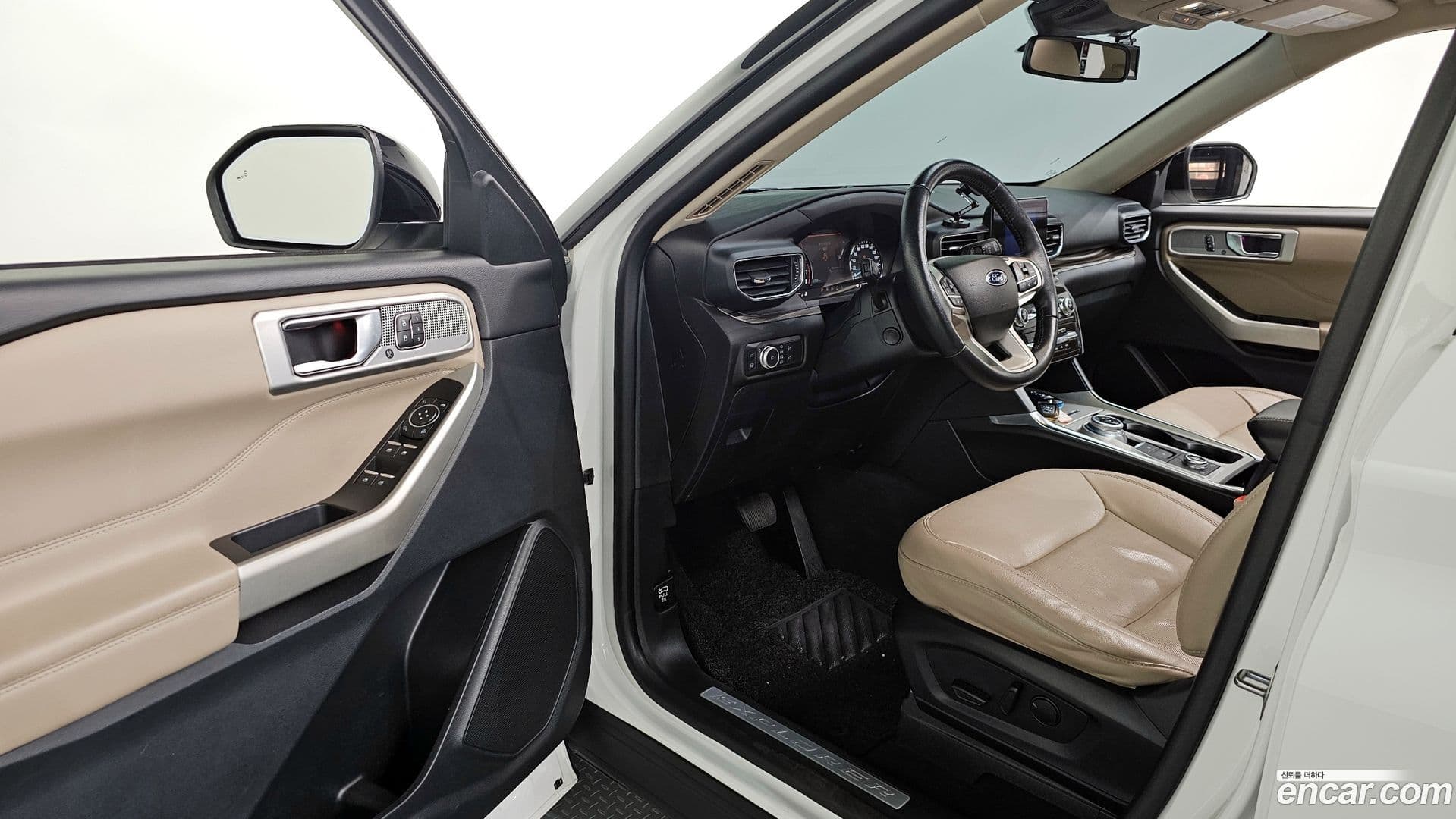 Main__Slider__Photo:Explorer Ford 2022.7-10