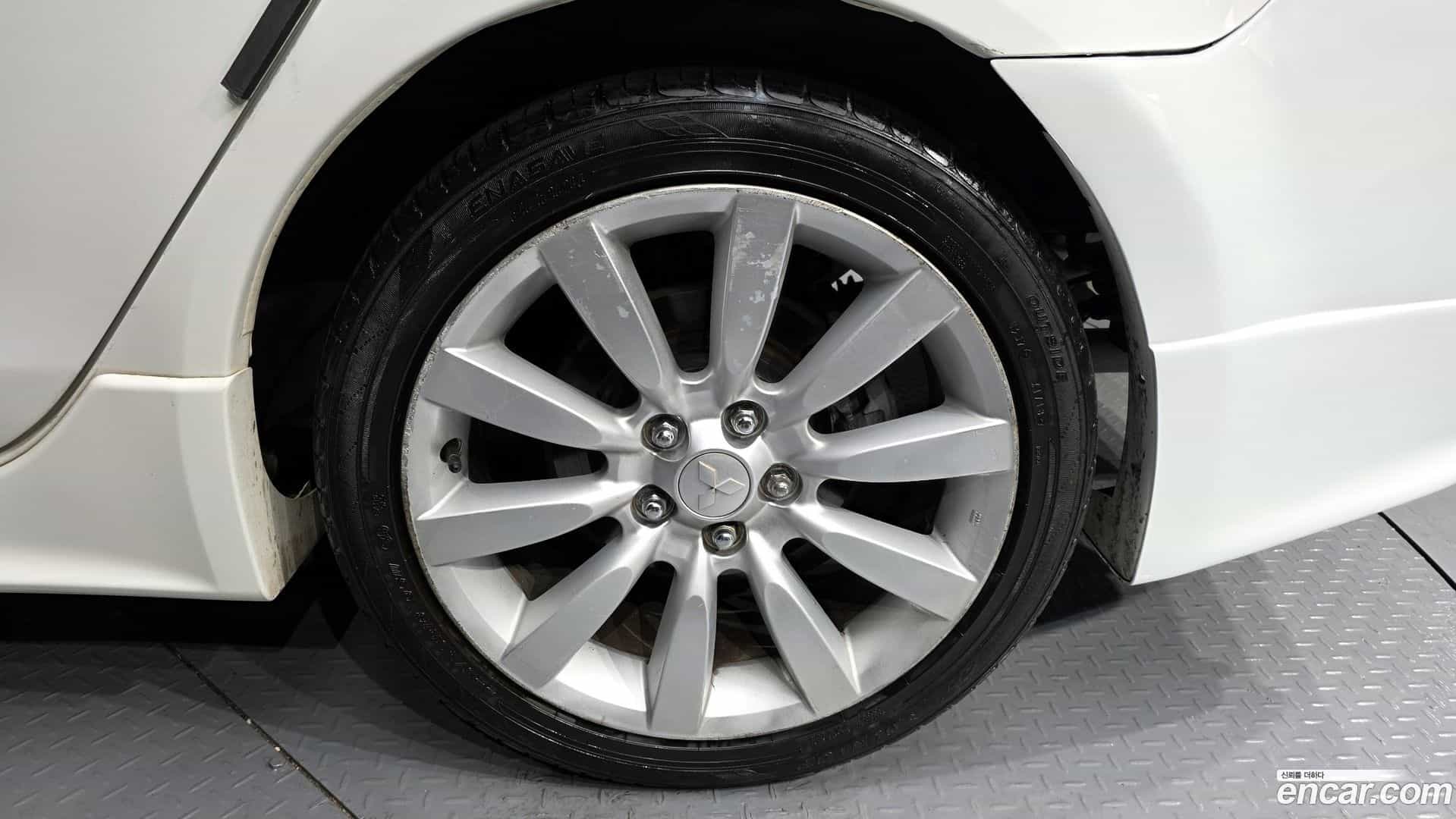 Lancer Mitsubishi 2009.5-OUTER-005