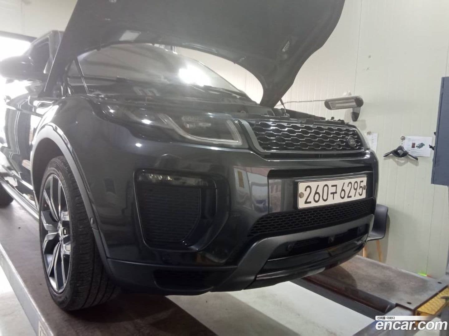 Main__Slider__Photo:Range Rover Evoque Land Rover 2019.8-0