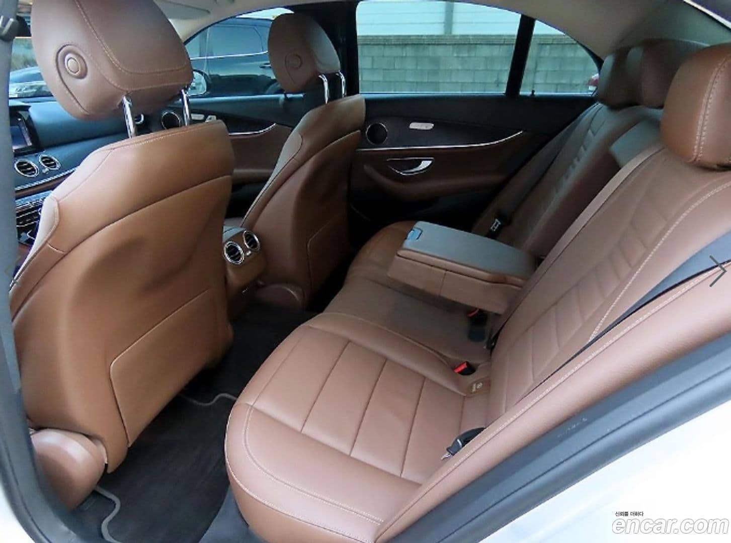 Main__Slider__Photo:E-Class Mercedes-Benz 2019.4-5