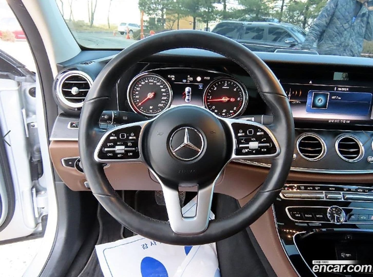 Main__Slider__Photo:E-Class Mercedes-Benz 2019.4-7