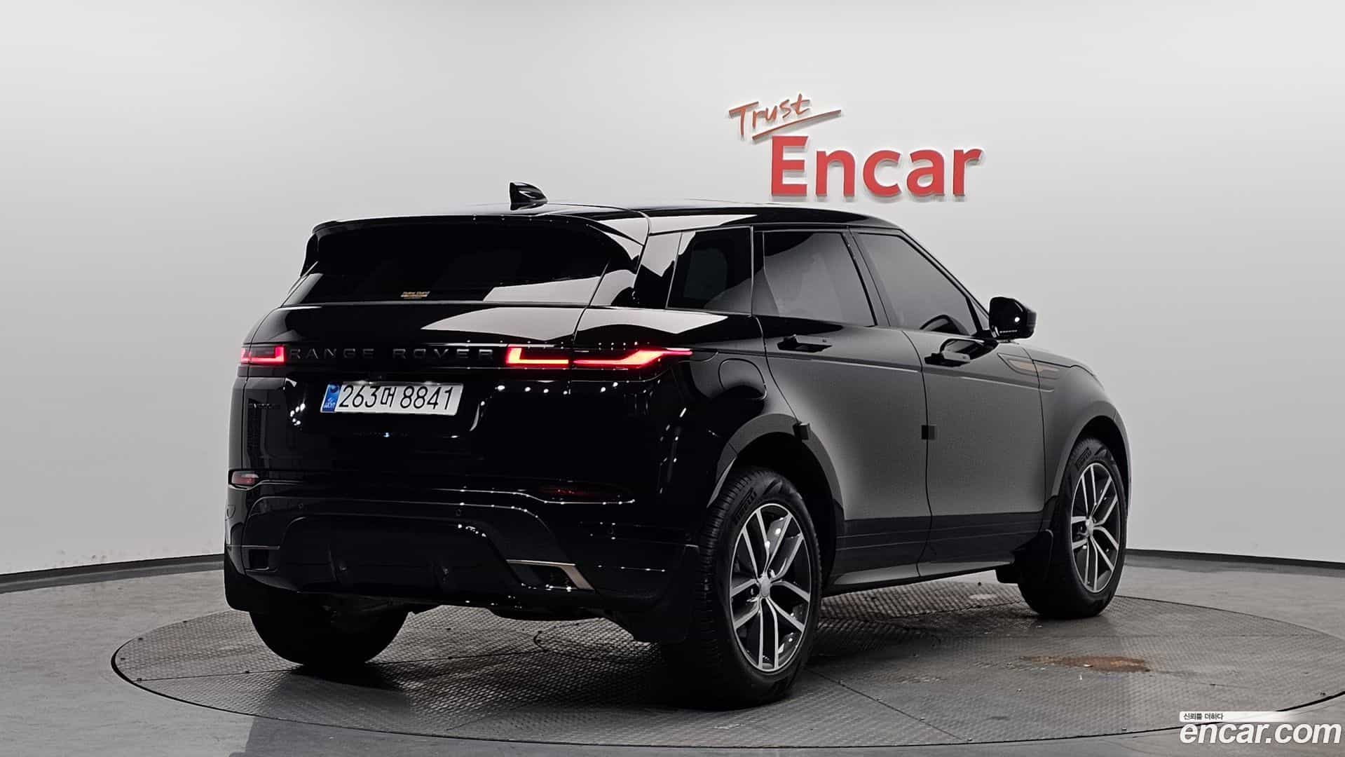 Range Rover Evoque Land Rover 2025.3-OUTER-002