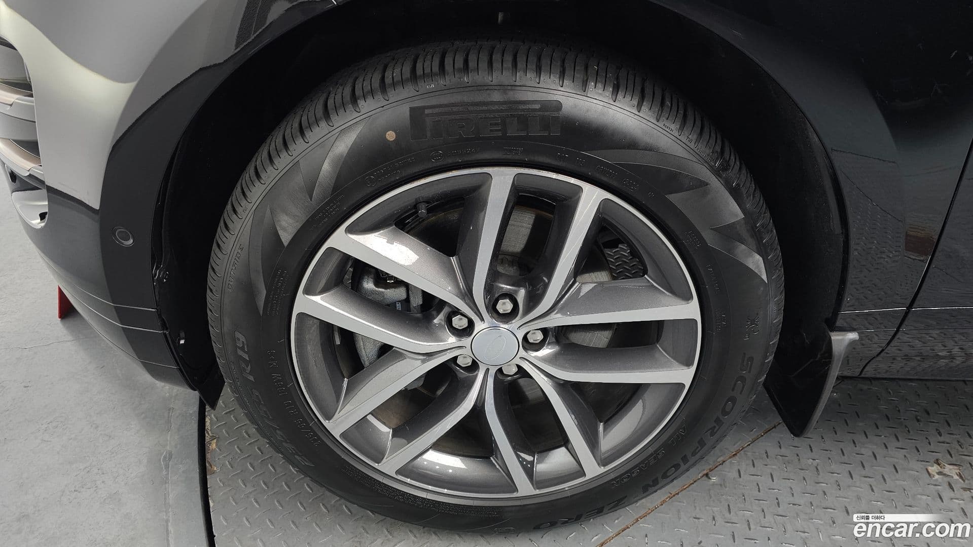 Main__Slider__Photo:Range Rover Evoque Land Rover 2025.3-4