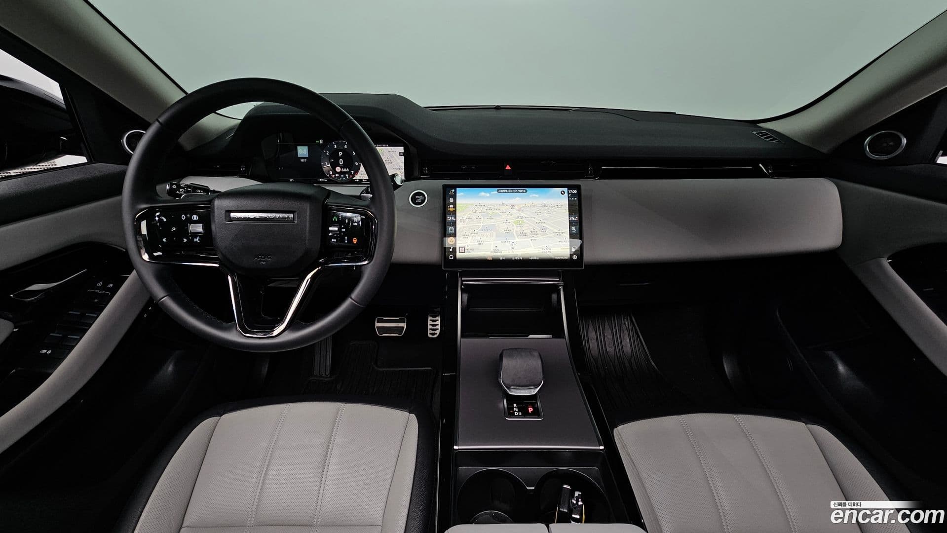 Main__Slider__Photo:Range Rover Evoque Land Rover 2025.3-6