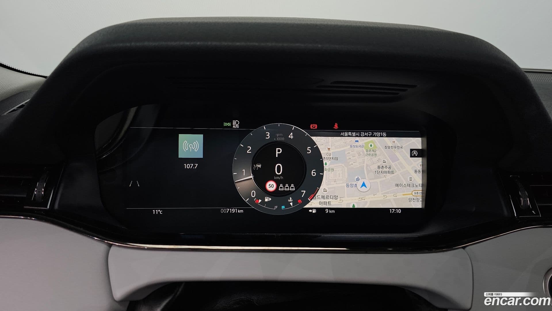 Main__Slider__Photo:Range Rover Evoque Land Rover 2025.3-7