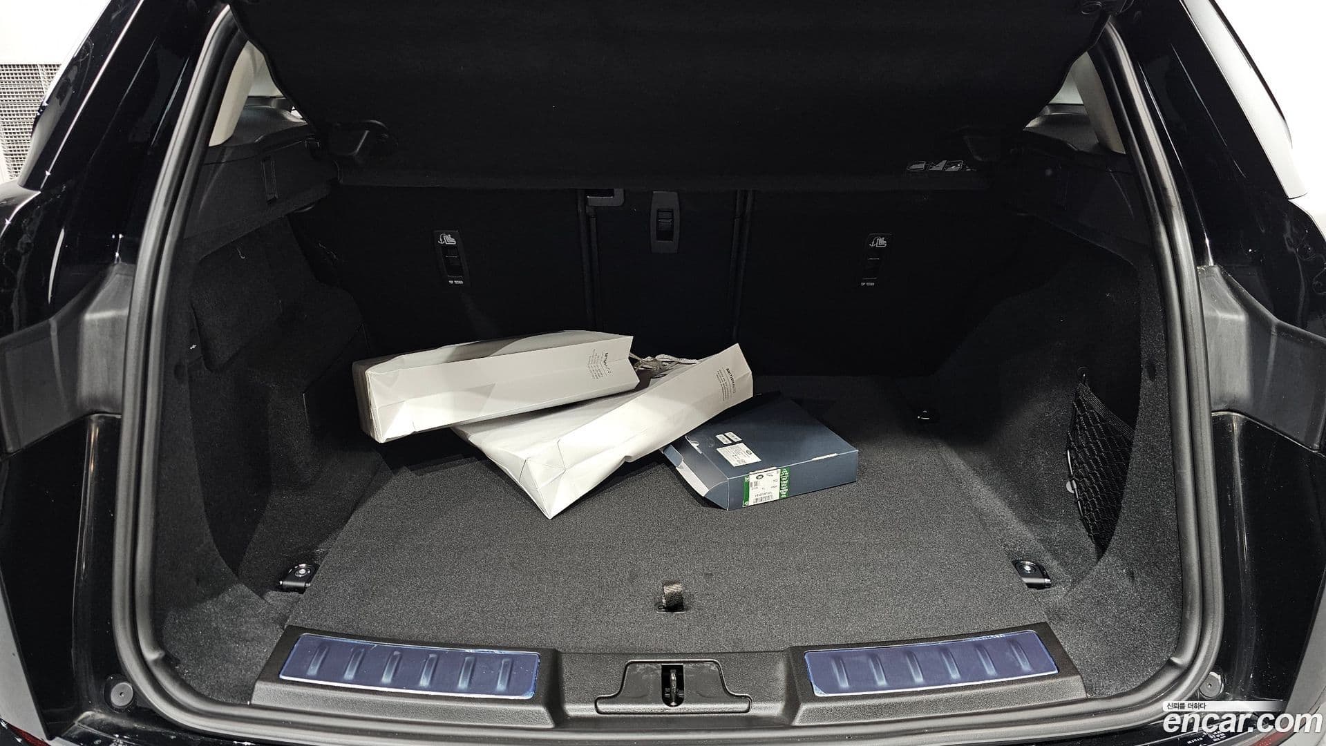 Main__Slider__Photo:Range Rover Evoque Land Rover 2025.3-19