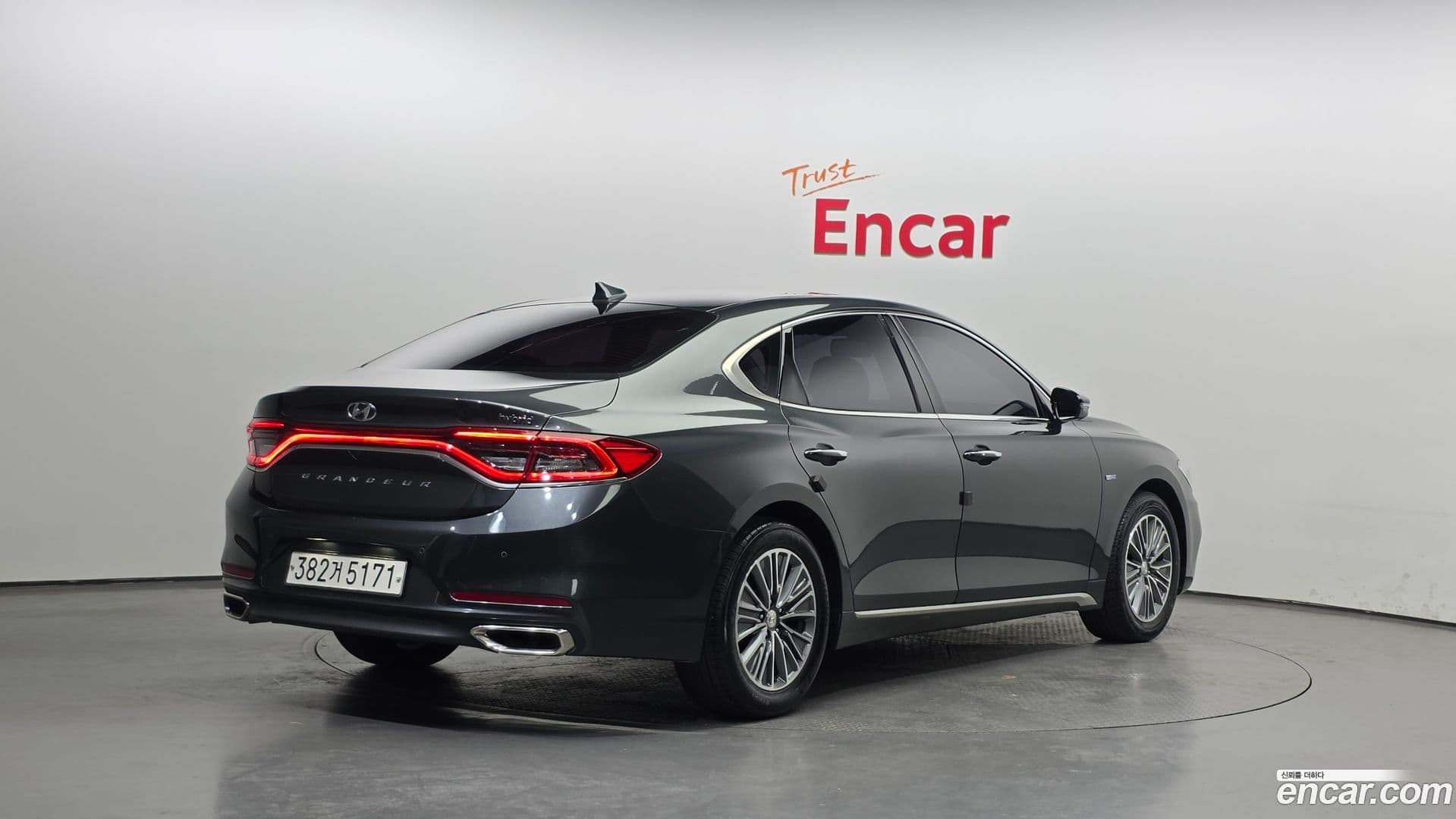 Main__Slider__Photo:Grandeur Hyundai 2019.5-1