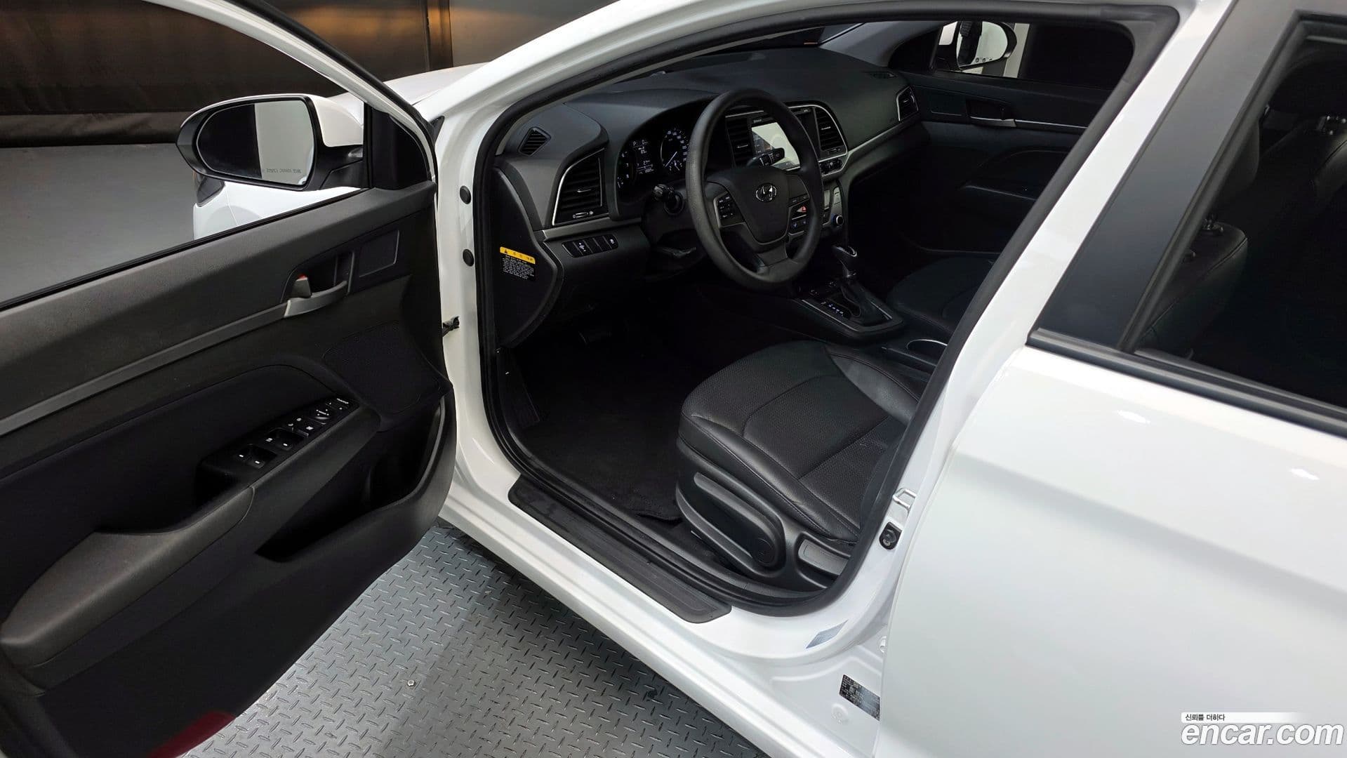 Main__Slider__Photo:AVANTE Hyundai 2016.7-9