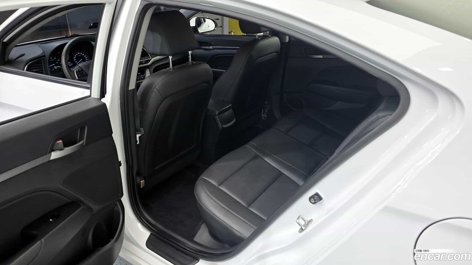 AVANTE Hyundai 2016.7-OPTION-015