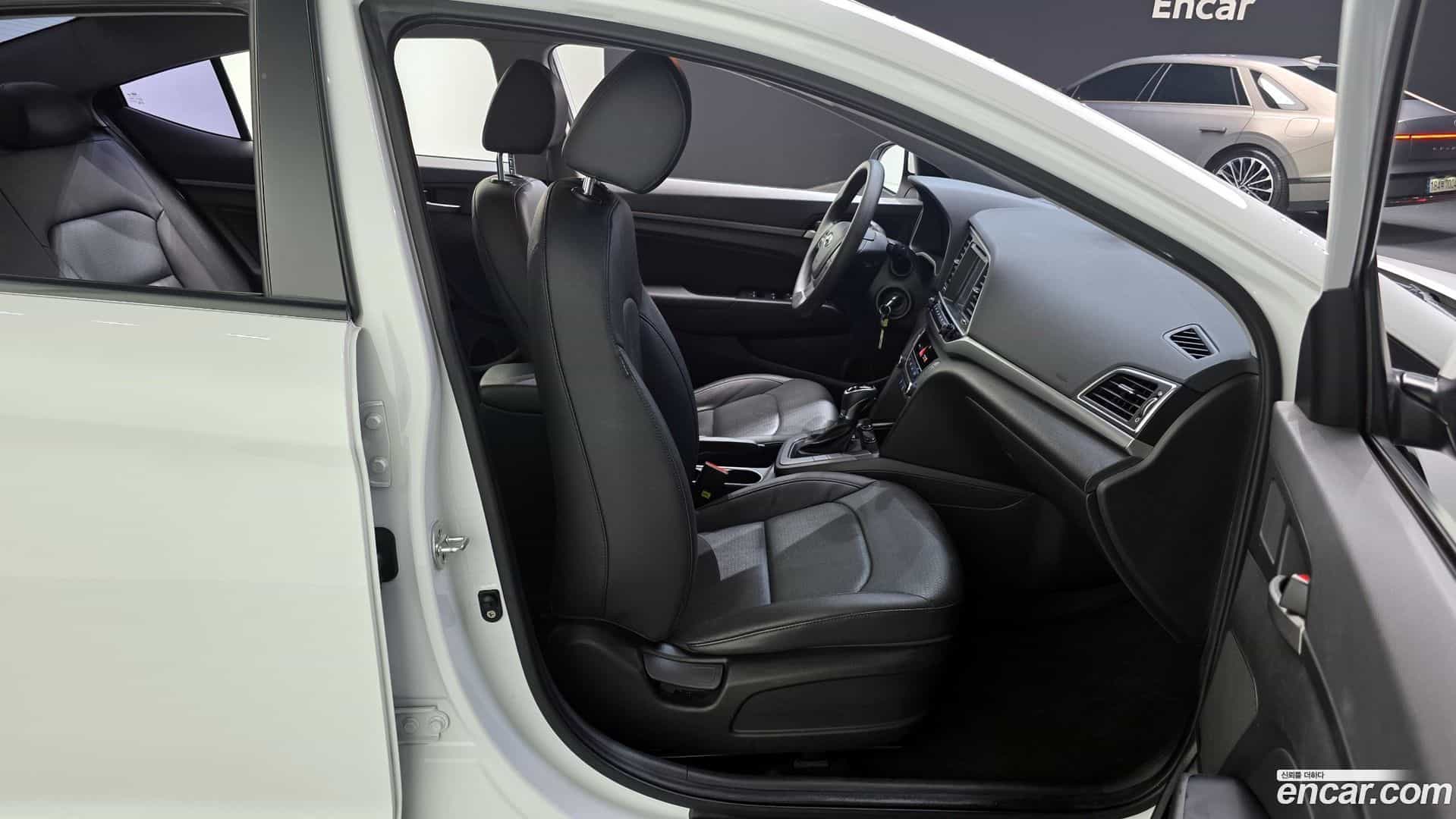 AVANTE Hyundai 2016.7-OPTION-016