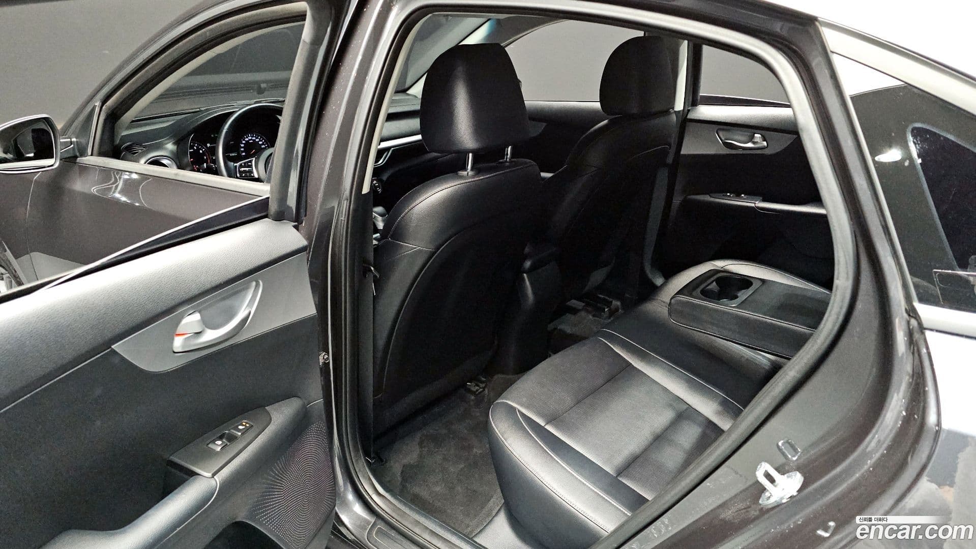 Main__Slider__Photo:K3 Kia 2022.1-10