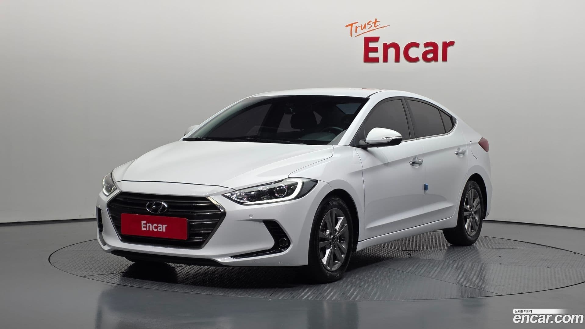 Main__Slider__Photo:AVANTE Hyundai 2018.3-0