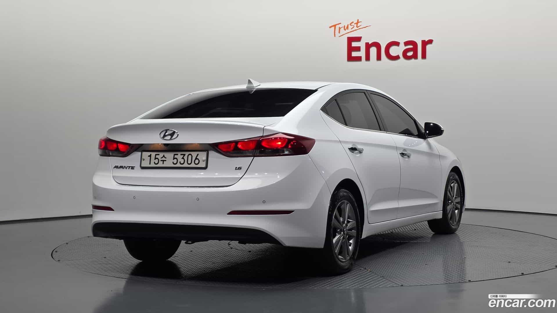 AVANTE Hyundai 2018.3-OUTER-002