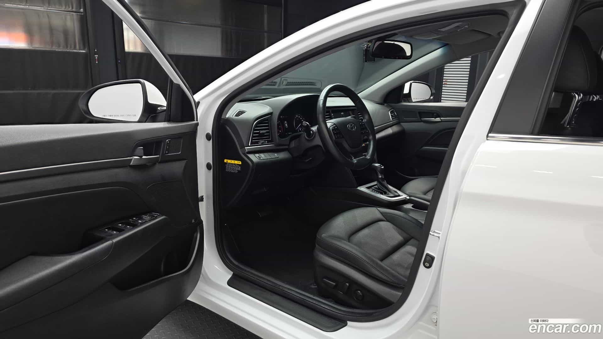 AVANTE Hyundai 2018.3-INNER-010