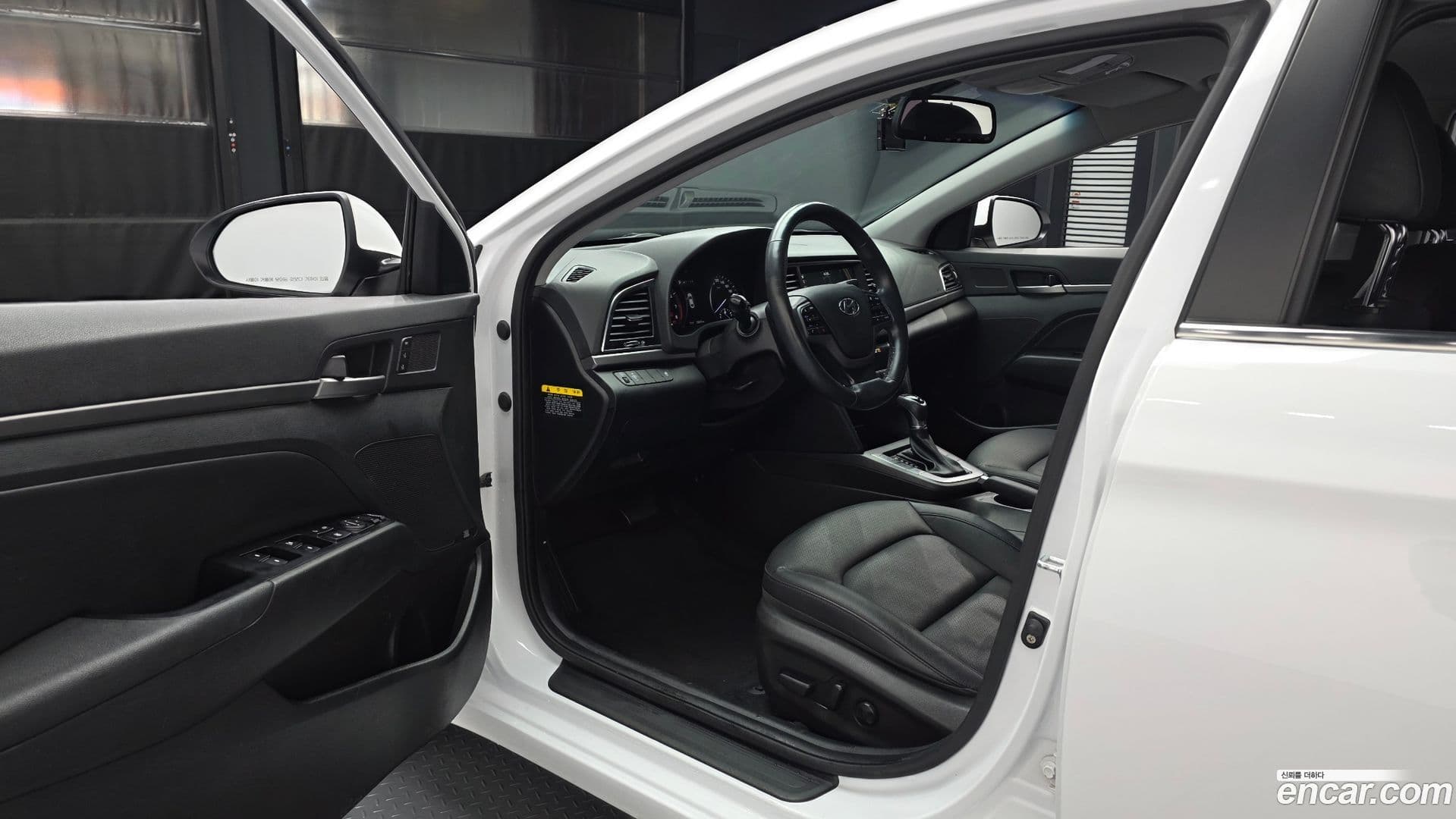 Main__Slider__Photo:AVANTE Hyundai 2018.3-9