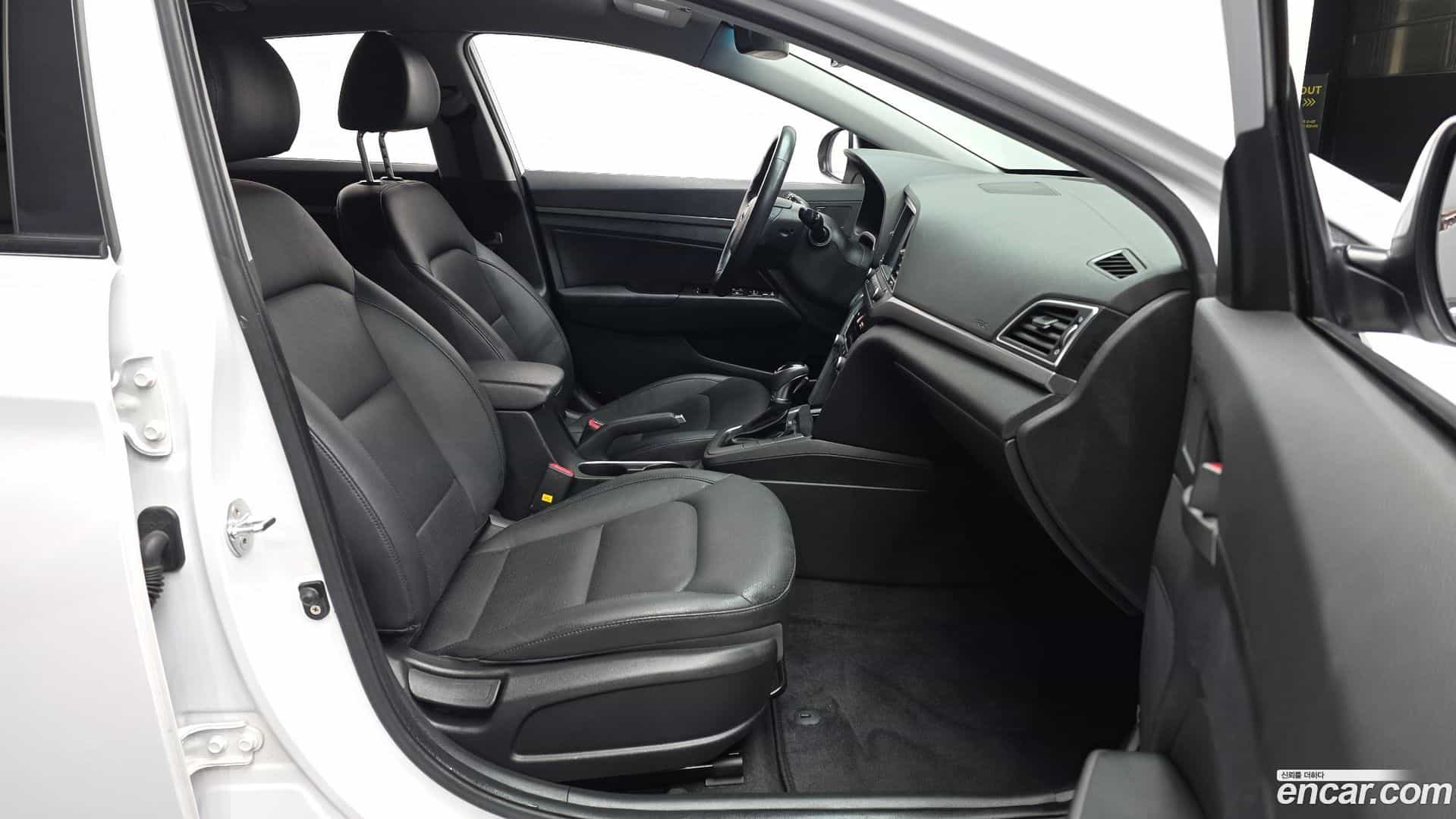 AVANTE Hyundai 2018.3-OPTION-015