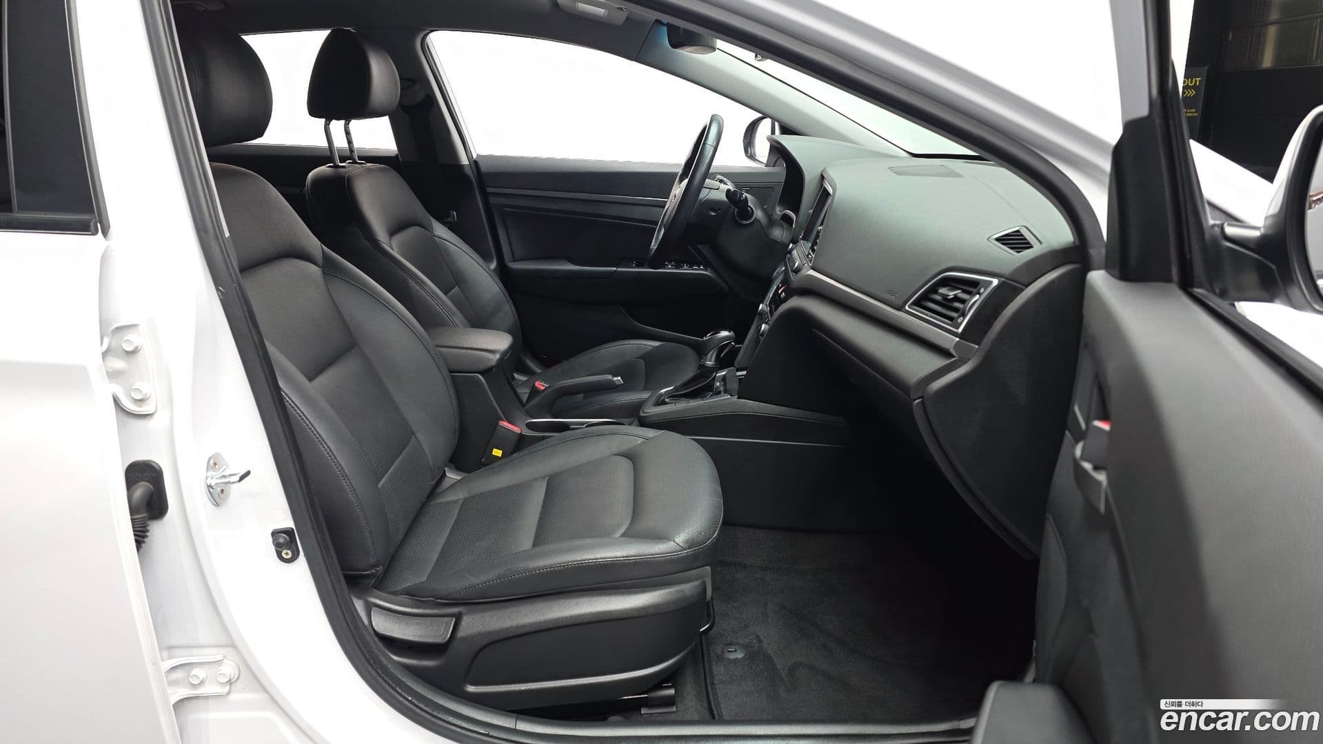 Main__Slider__Photo:AVANTE Hyundai 2018.3-10