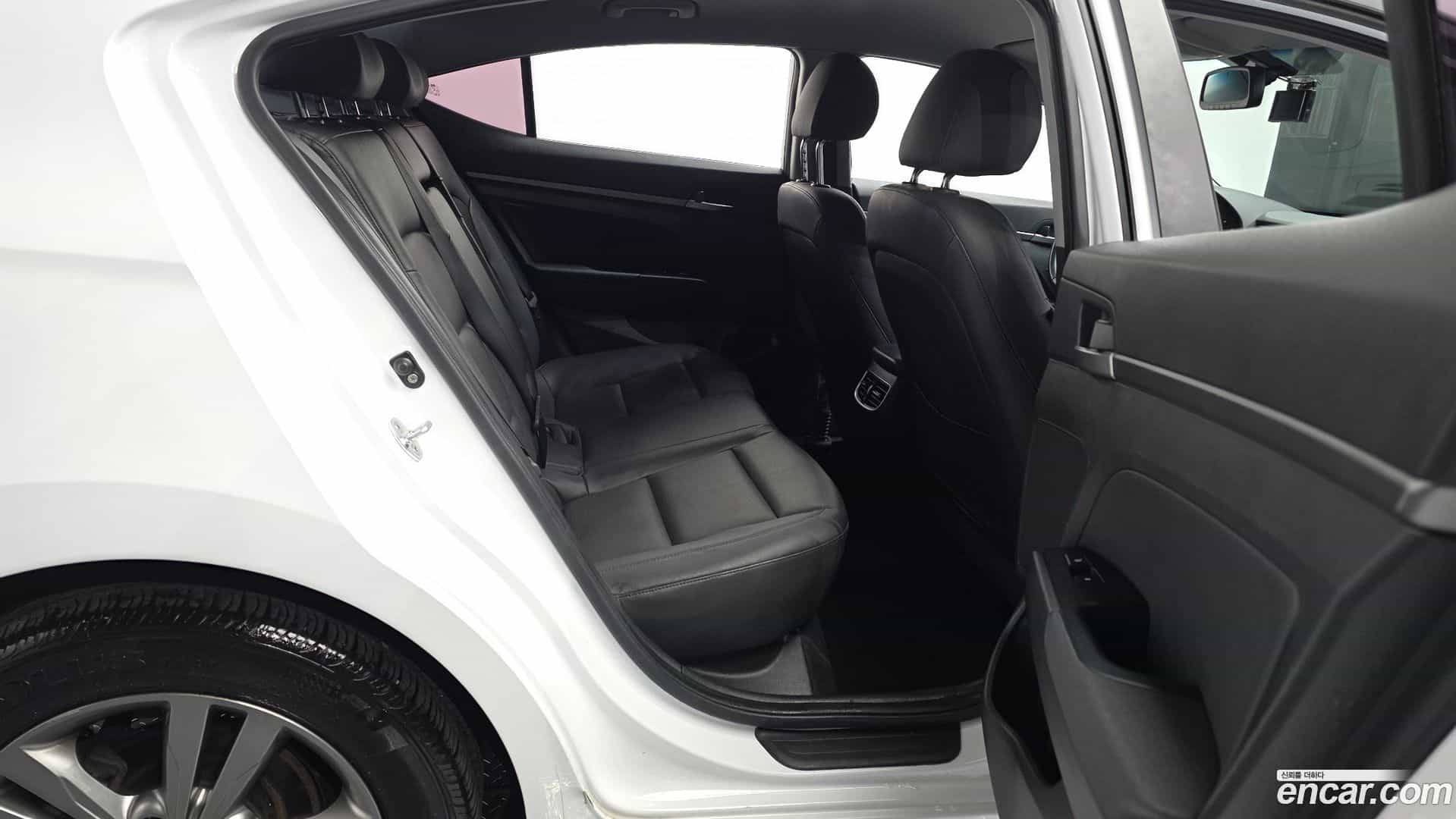 AVANTE Hyundai 2018.3-OPTION-016