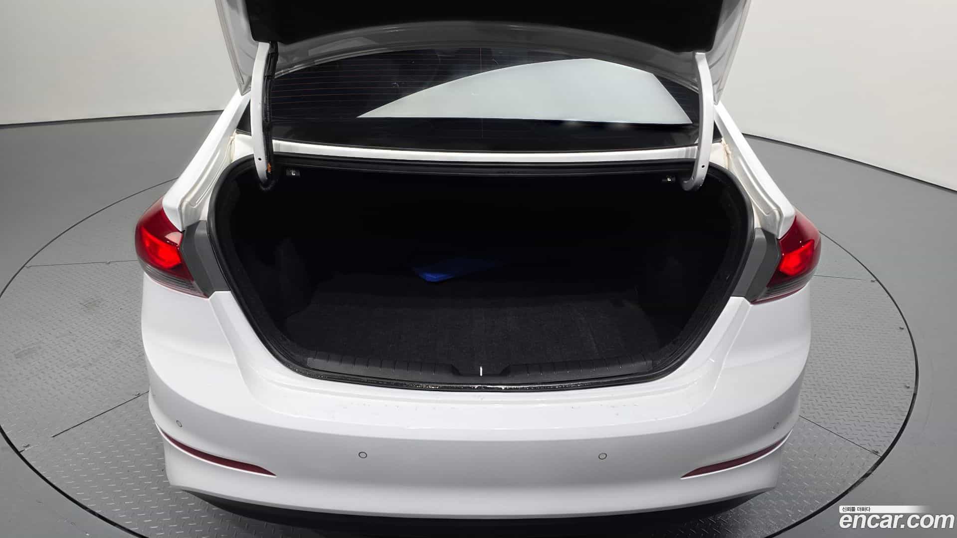 AVANTE Hyundai 2018.3-OPTION-024