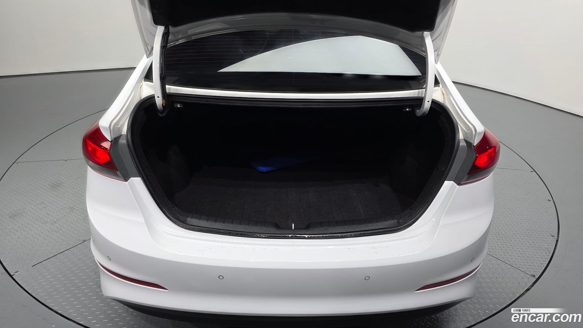 Main__Slider__Photo:AVANTE Hyundai 2018.3-19