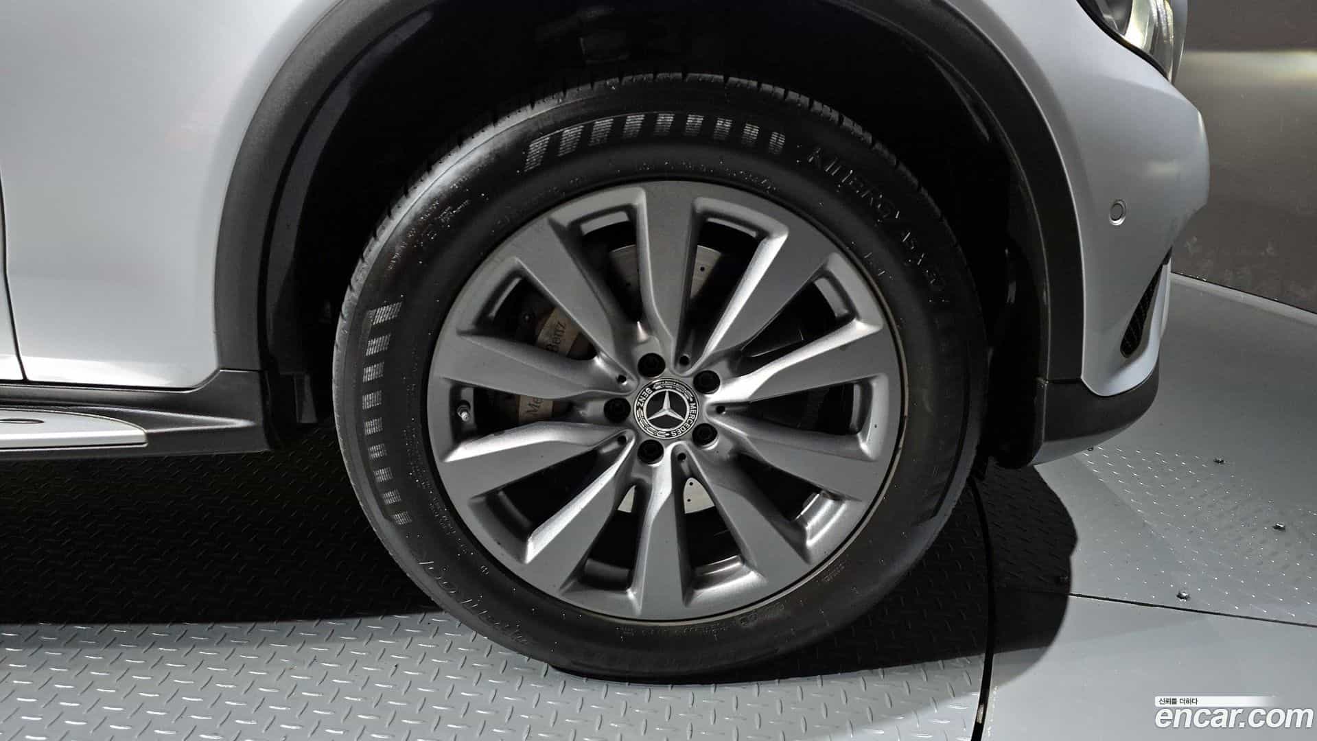 GLC-Class Mercedes-Benz 2018.11-OUTER-005