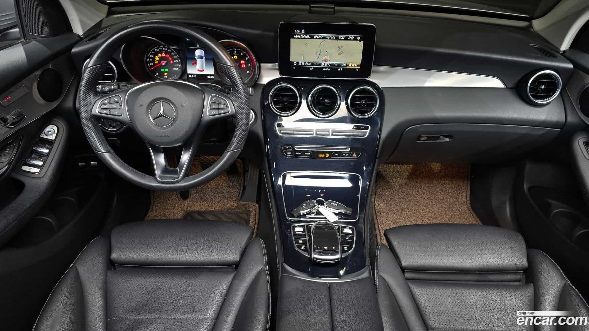 GLC-Class Mercedes-Benz 2018.11-INNER-007