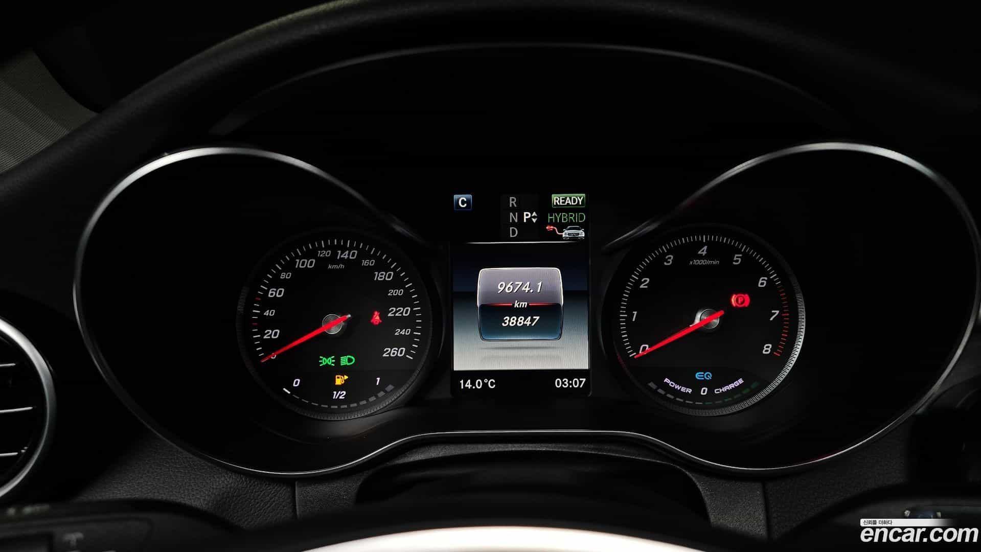 GLC-Class Mercedes-Benz 2018.11-INNER-008