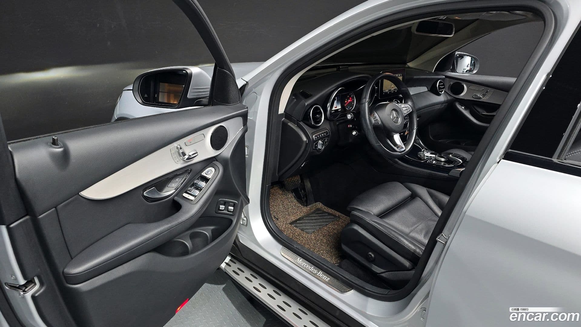 Main__Slider__Photo:GLC-Class Mercedes-Benz 2018.11-9