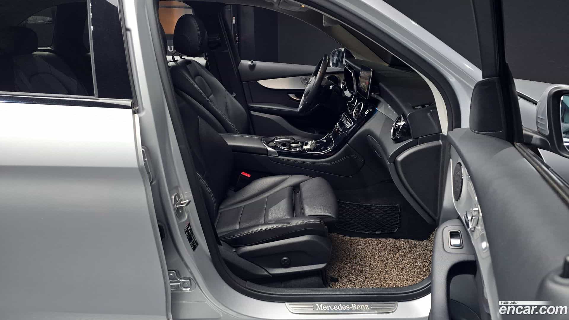 GLC-Class Mercedes-Benz 2018.11-OPTION-015