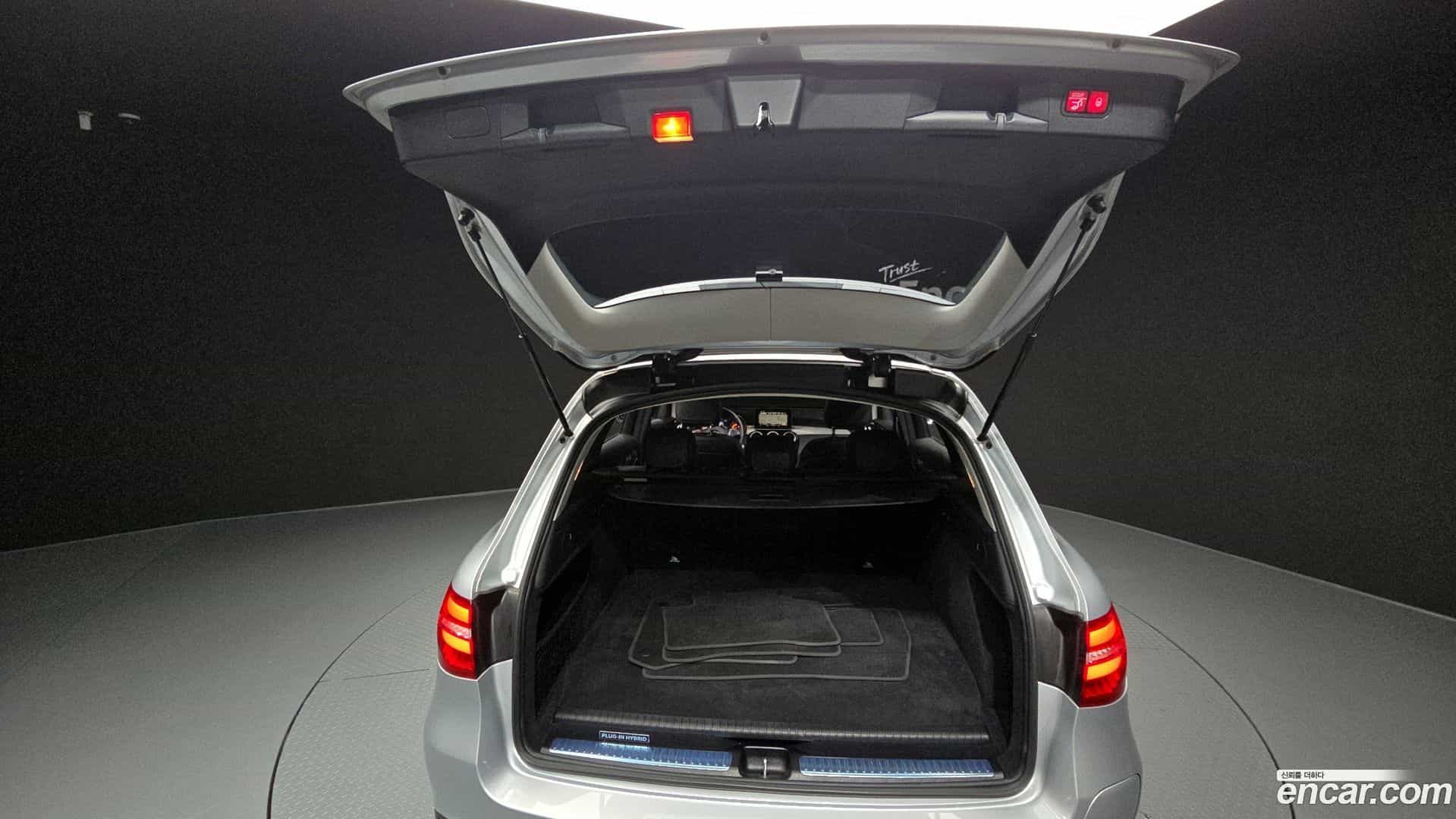 GLC-Class Mercedes-Benz 2018.11-OPTION-024