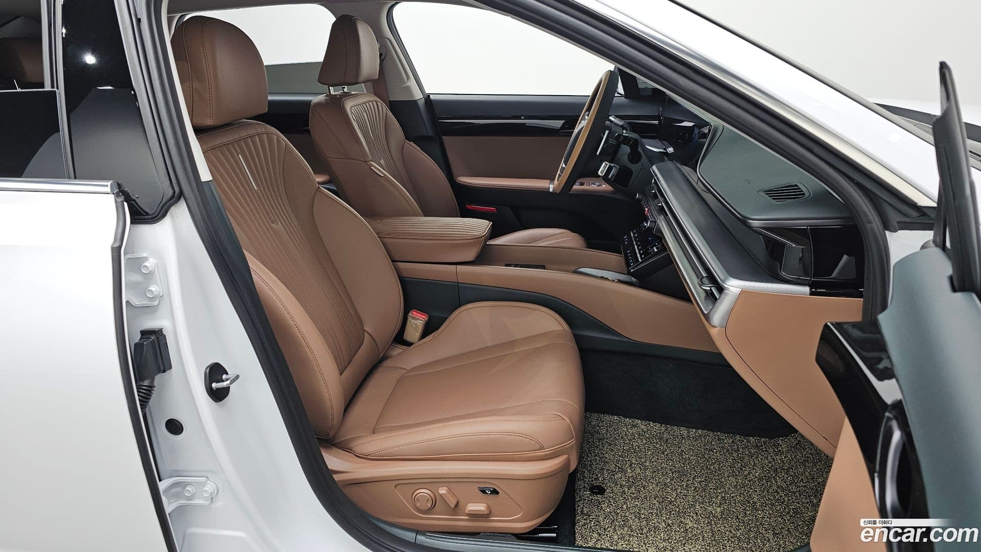 Main__Slider__Photo:Grandeur Hyundai 2025.2-10