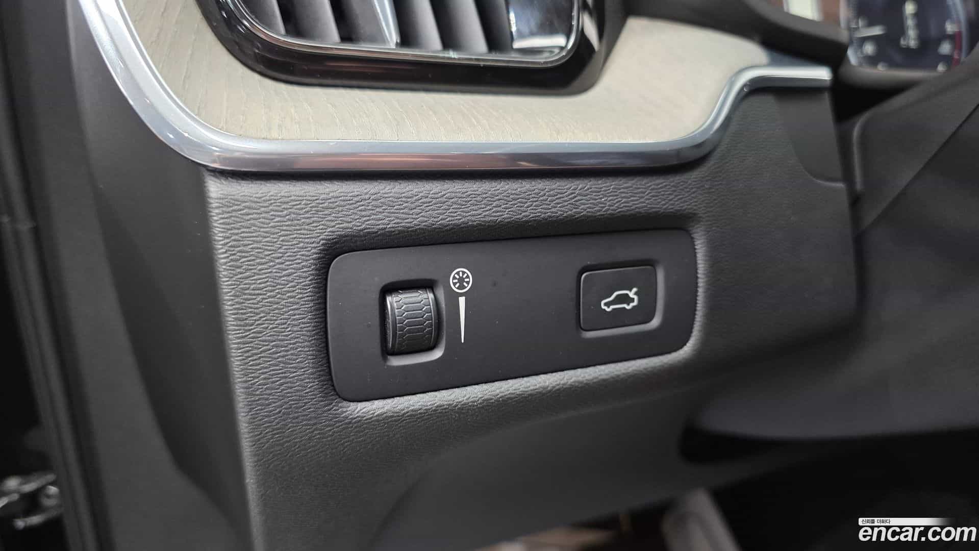 XC60 Volvo 2018.5-OPTION-021