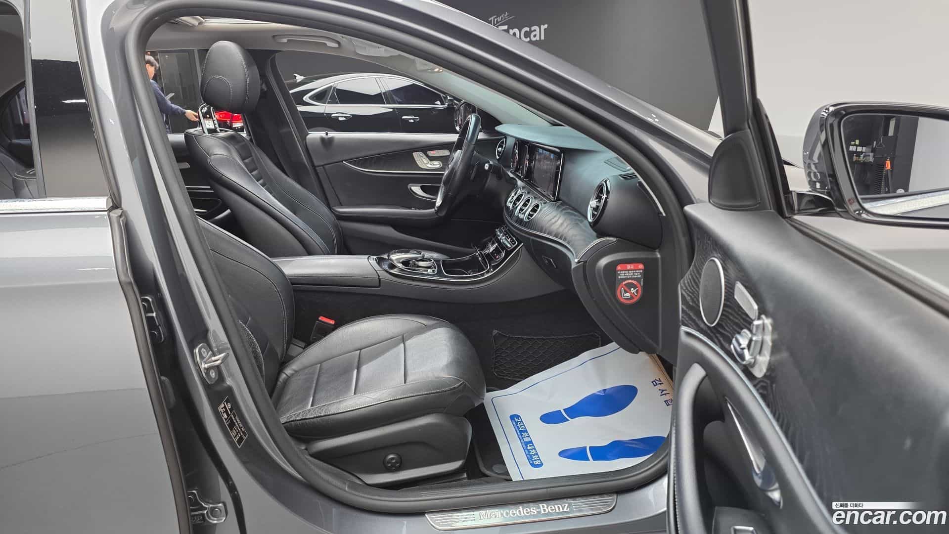 E-Class Mercedes-Benz 2017.2-INNER-010