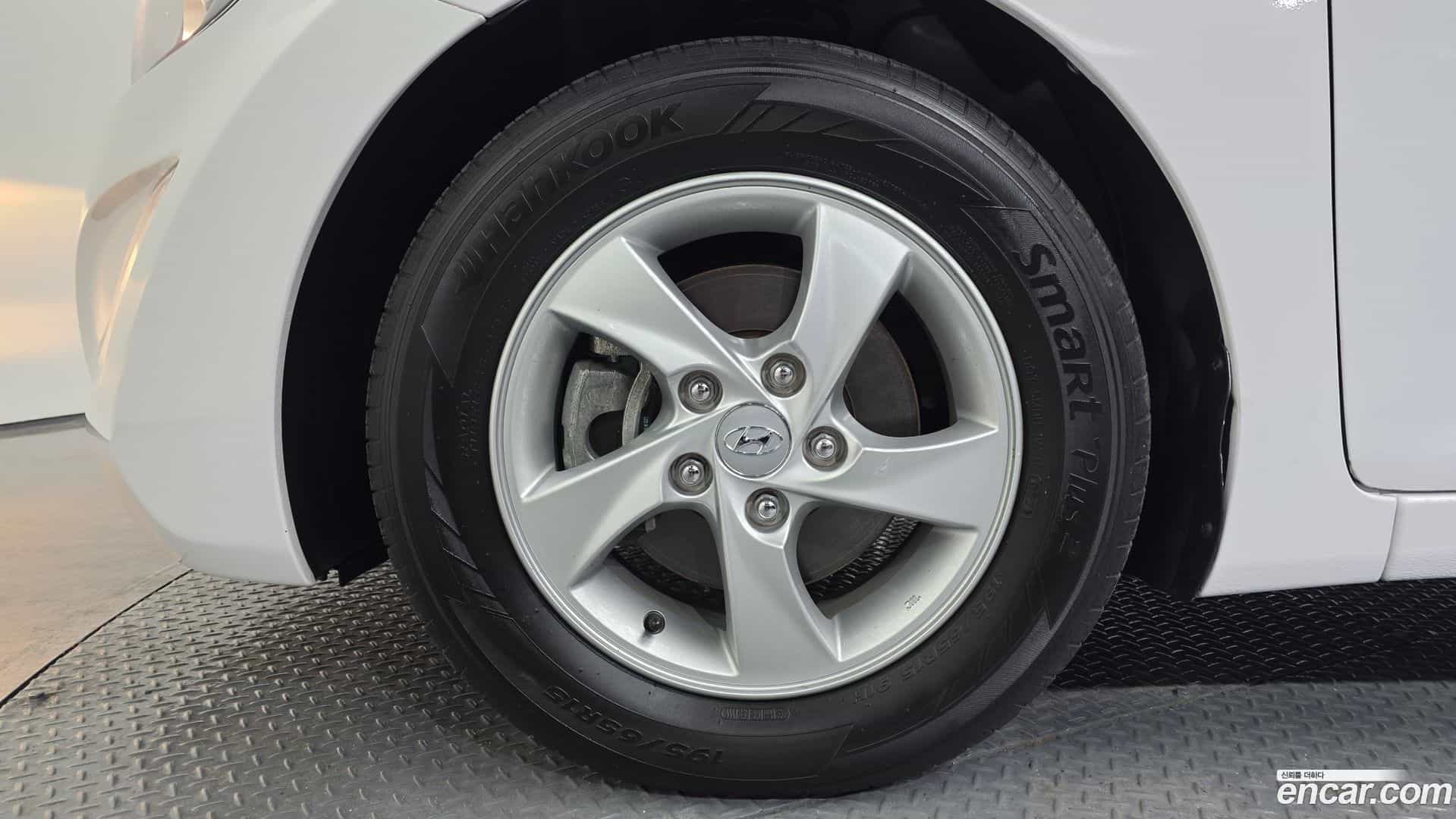 AVANTE Hyundai 2014.9-OUTER-005