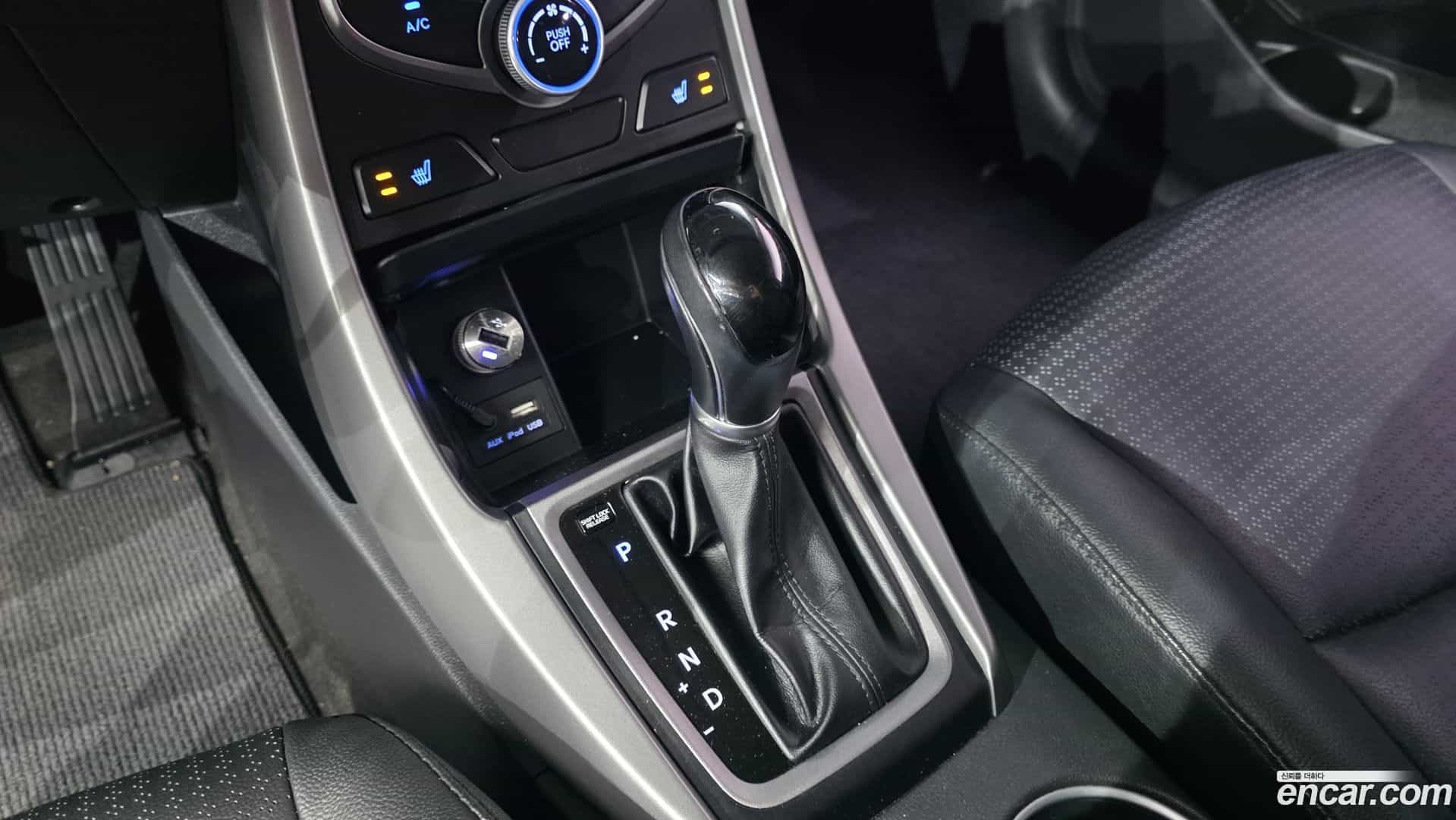 AVANTE Hyundai 2014.9-INNER-009