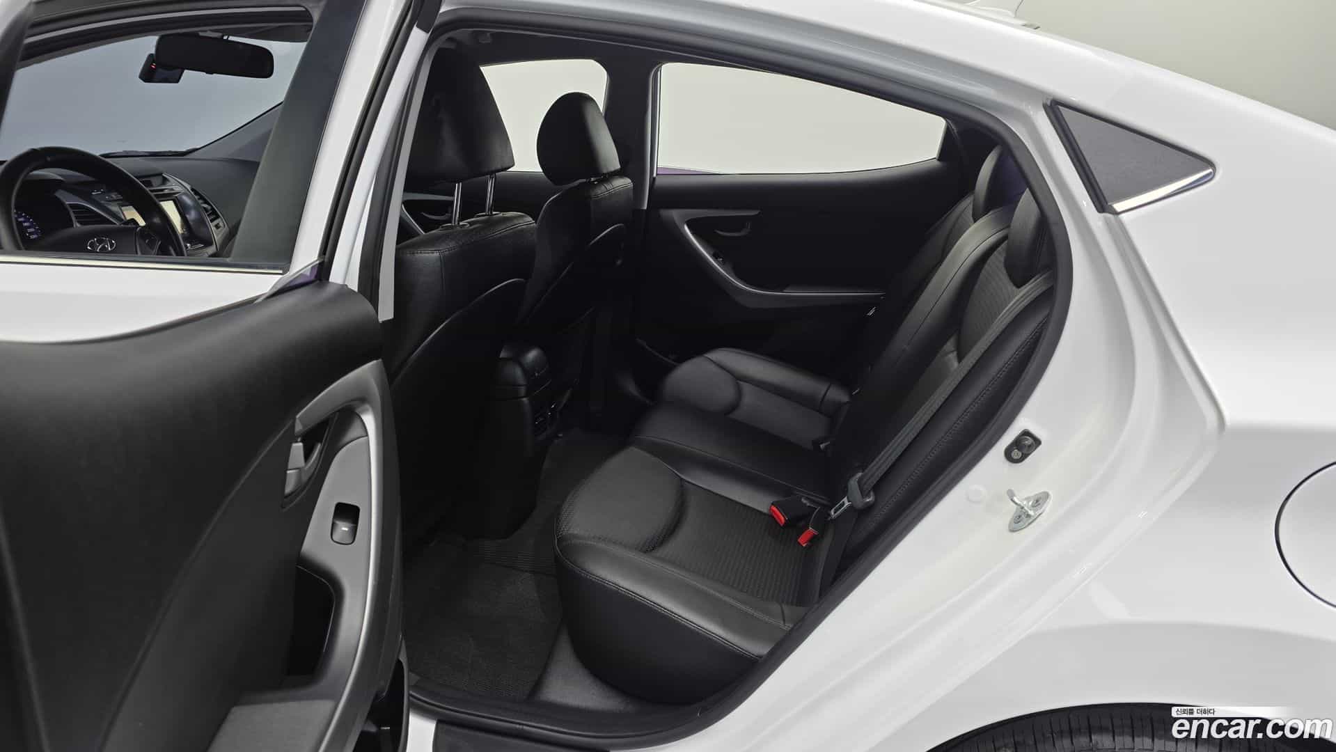 AVANTE Hyundai 2014.9-OPTION-015