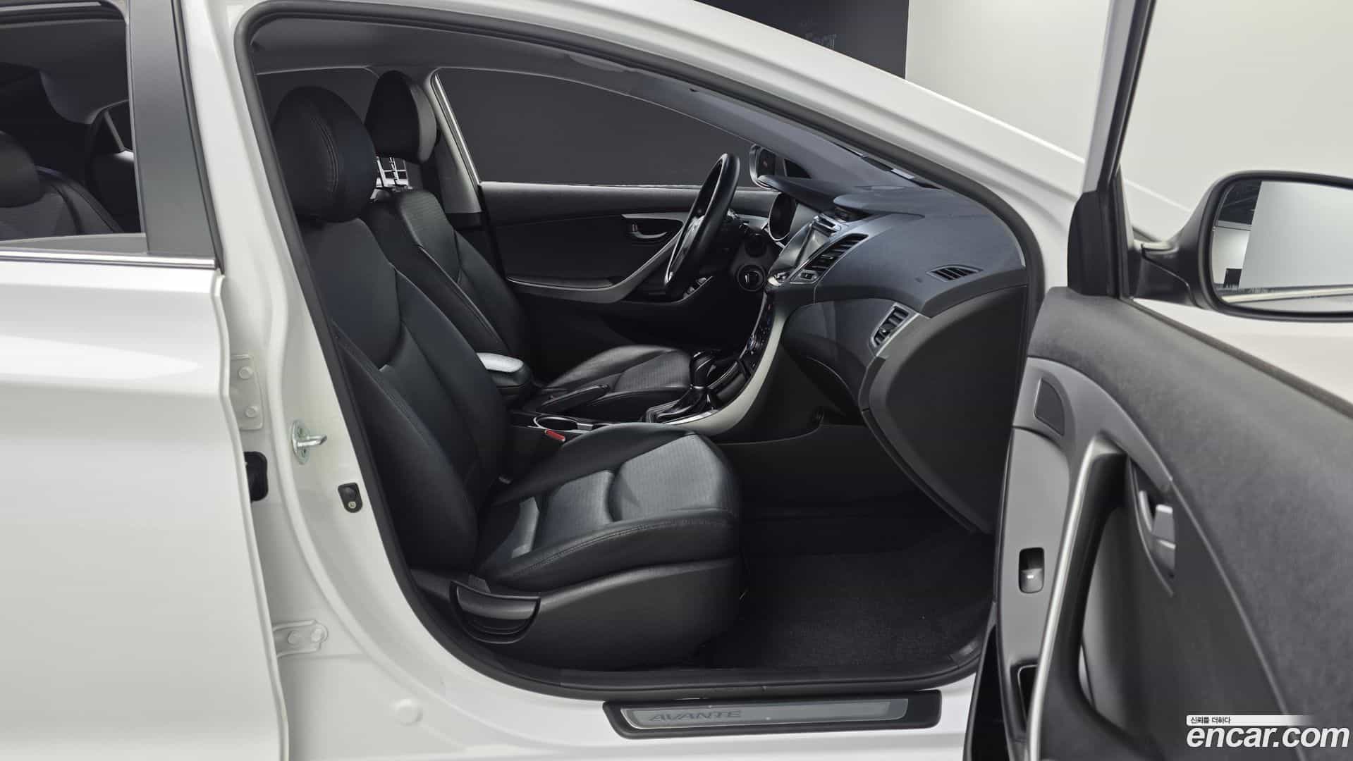 AVANTE Hyundai 2014.9-OPTION-016