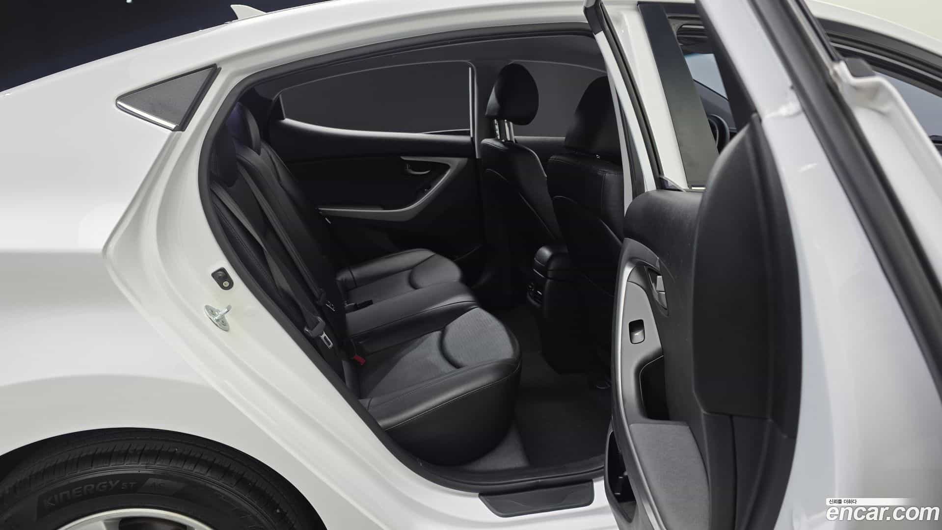 AVANTE Hyundai 2014.9-OPTION-017