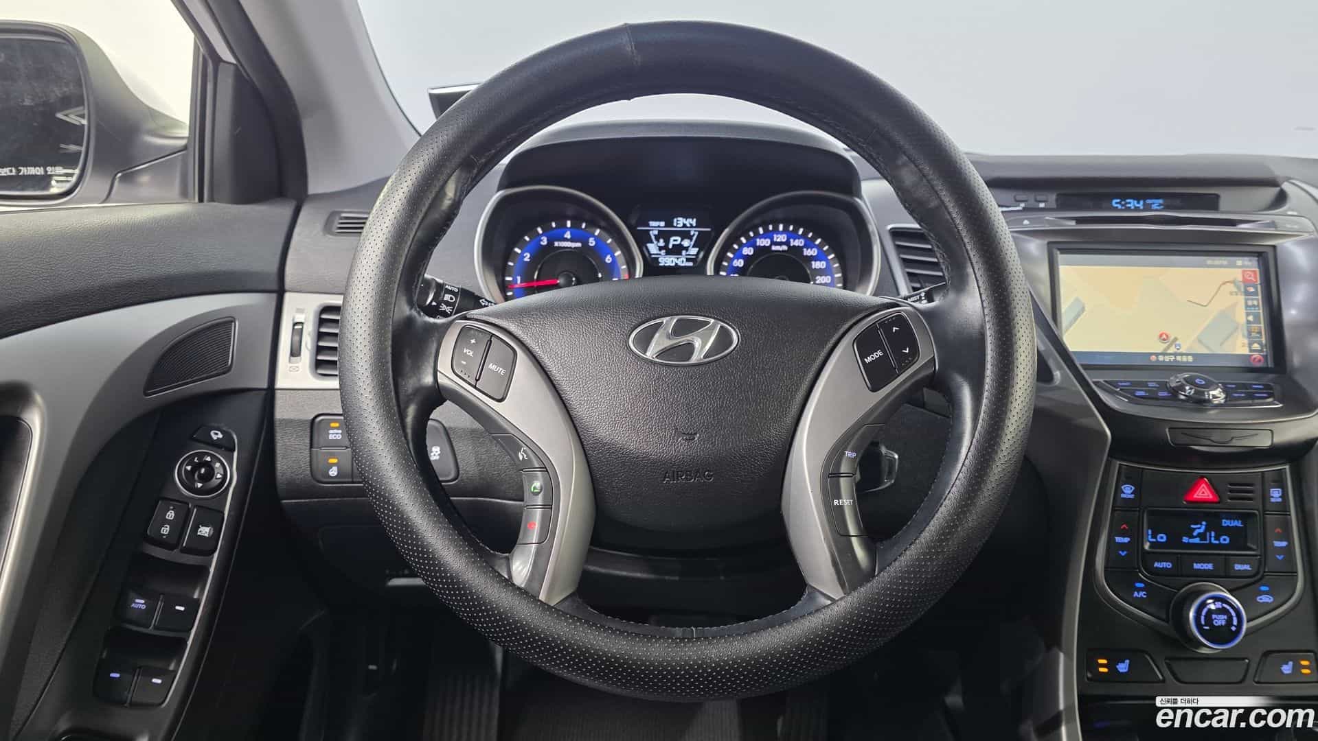 AVANTE Hyundai 2014.9-OPTION-021