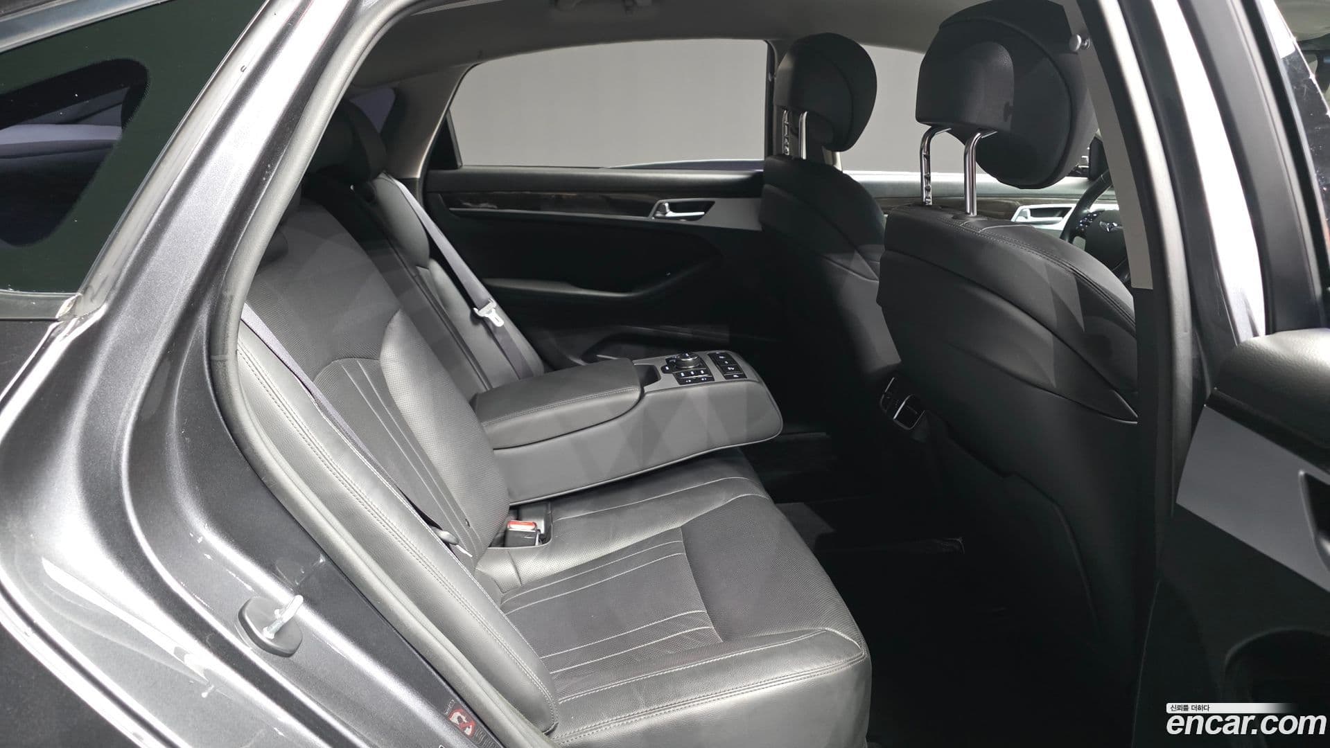 Main__Slider__Photo:G80 Genesis 2016.8-11