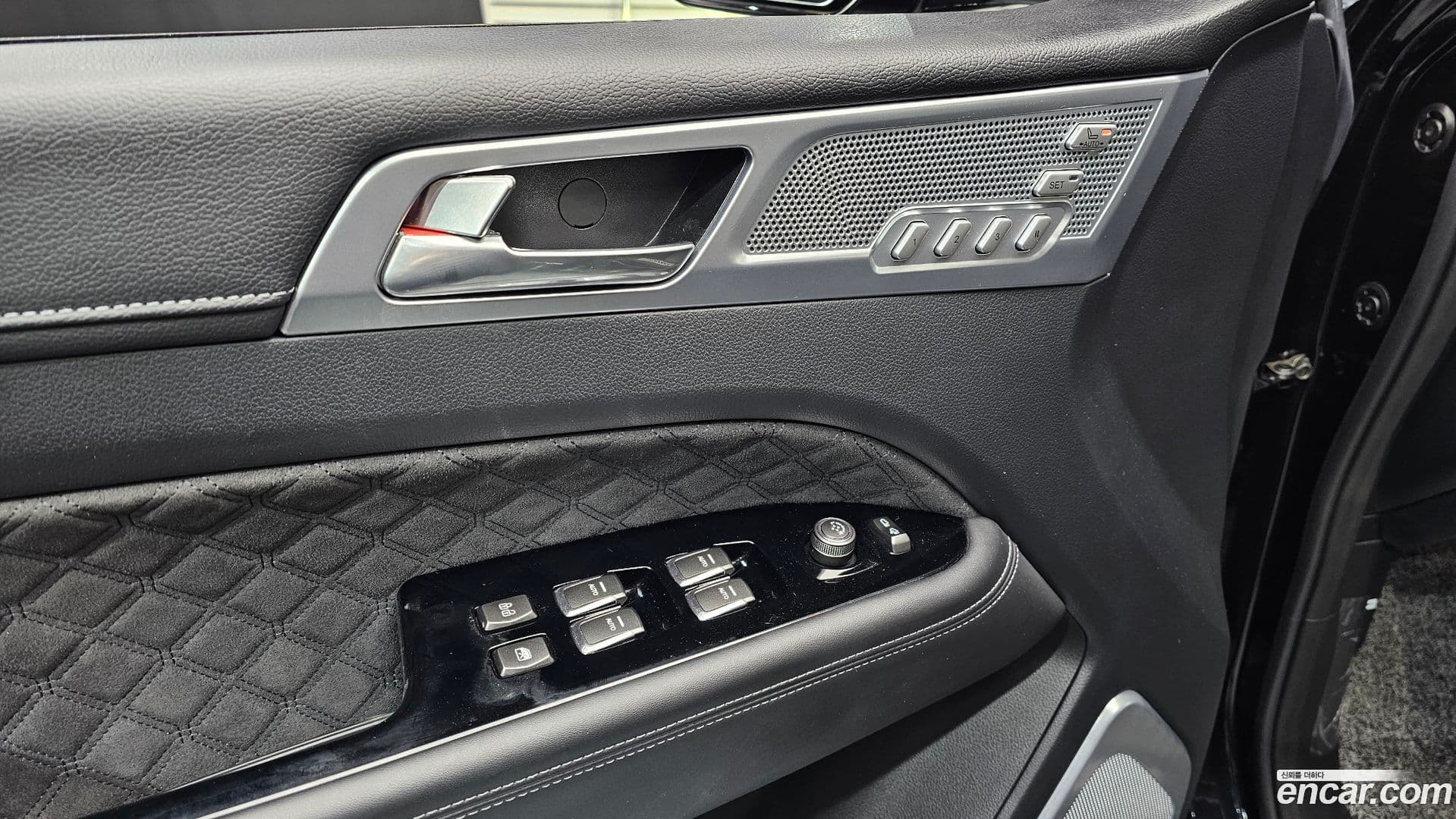 Main__Slider__Photo:Rexton KG_Mobility_Ssangyong 2021.0-15