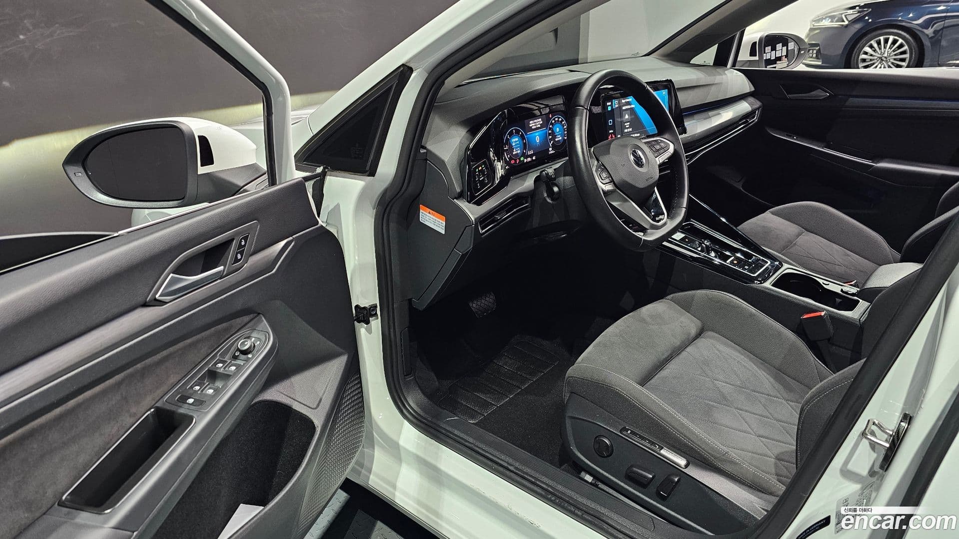 Main__Slider__Photo:Golf Volkswagen 2023.4-10