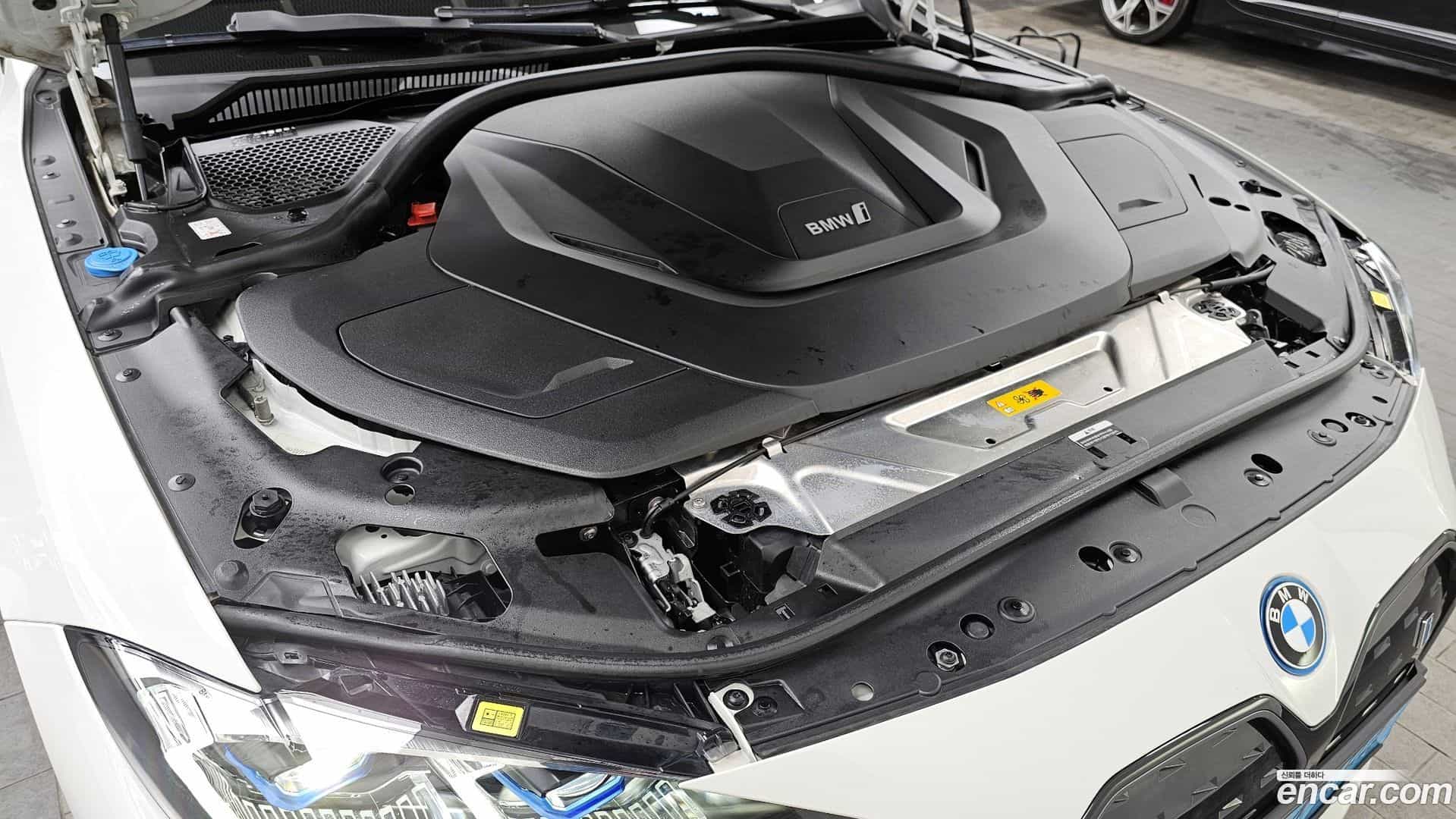 i4 BMW 2023.0-OUTER-006