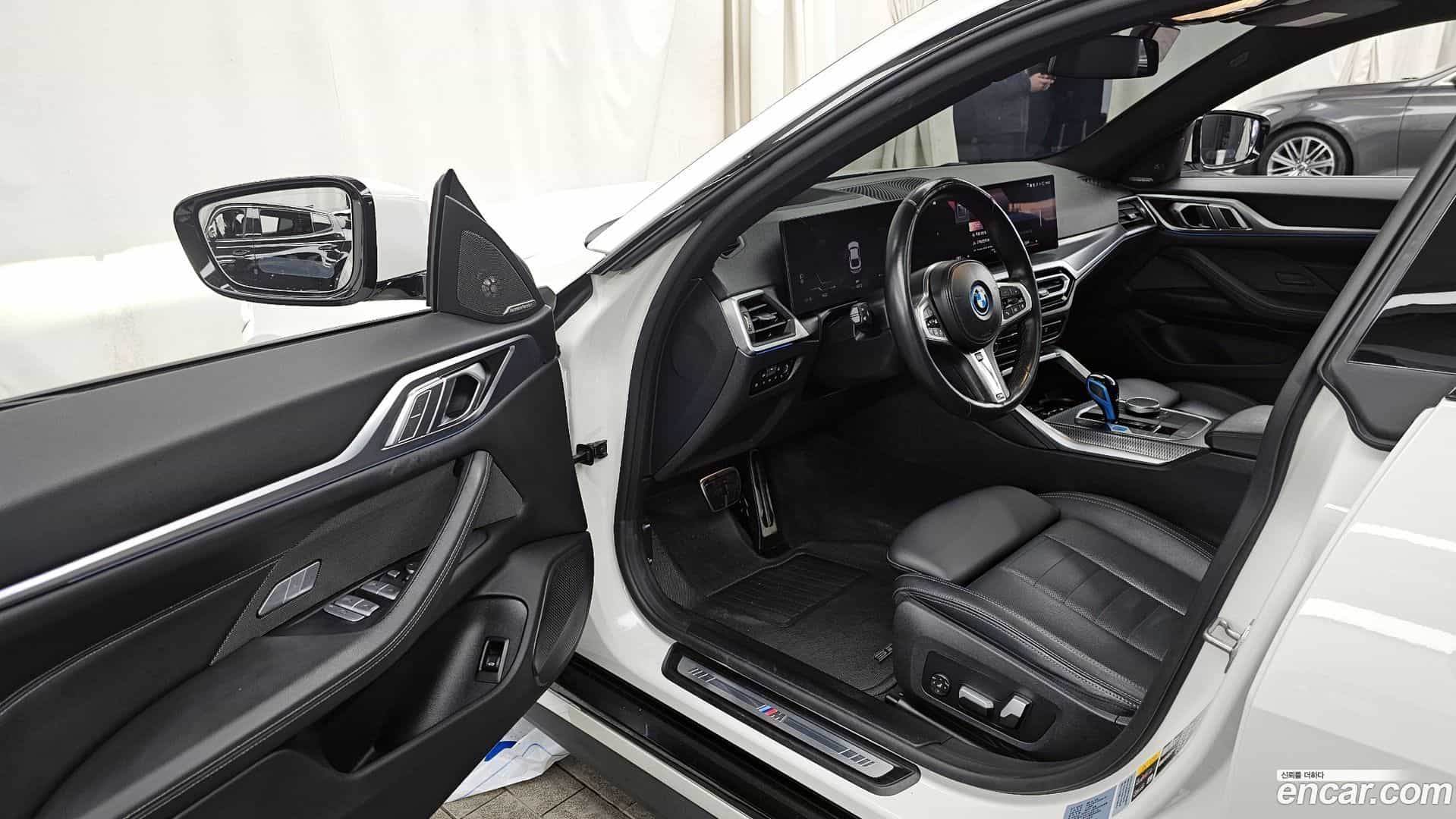 i4 BMW 2023.0-INNER-010