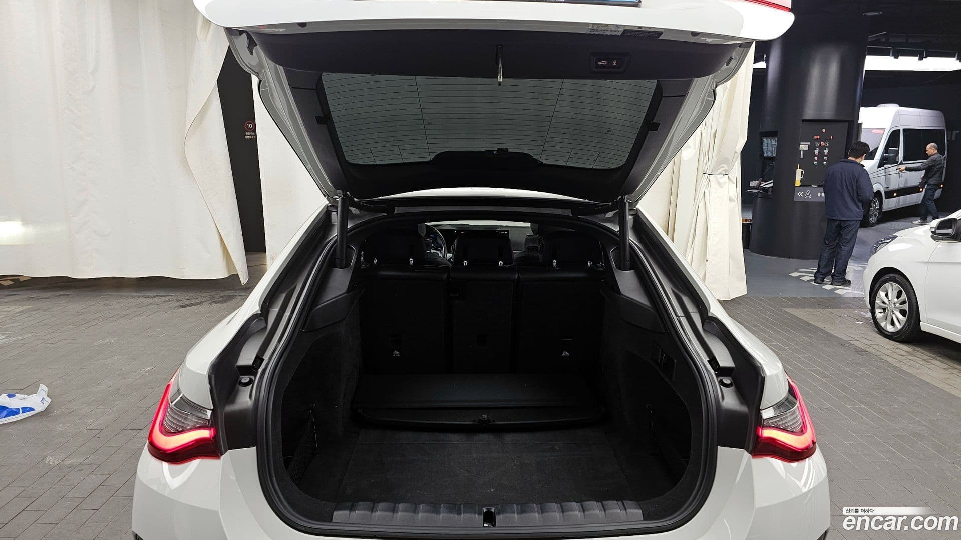 Main__Slider__Photo:i4 BMW 2023.0-19