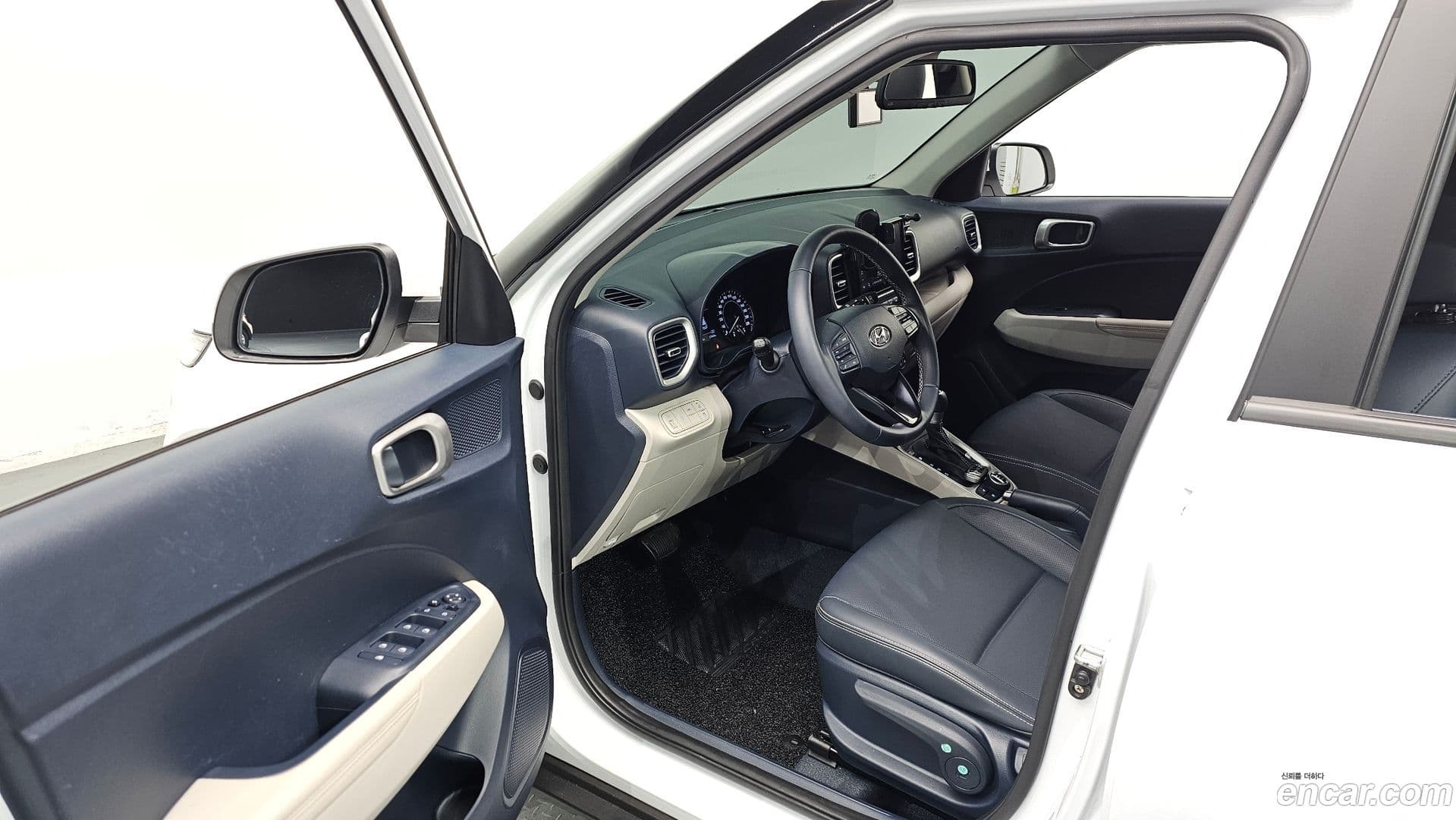 Main__Slider__Photo:Venue Hyundai 2022.3-10