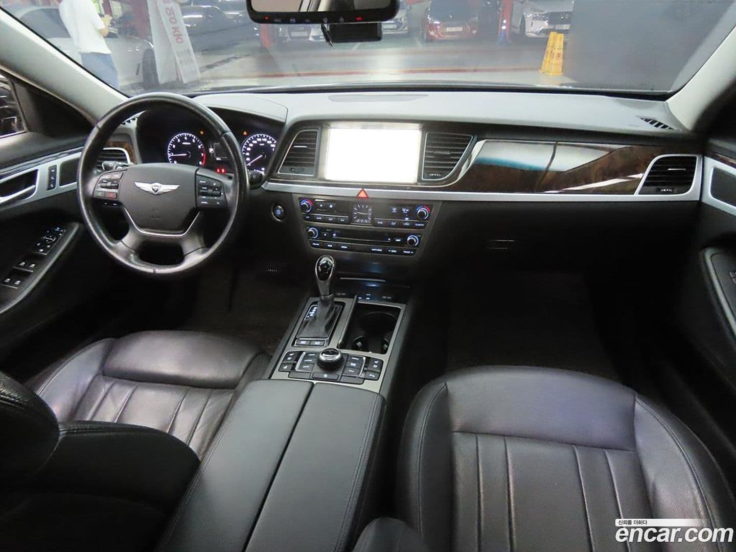 Main__Slider__Photo:Genesis Hyundai 2014.9-4