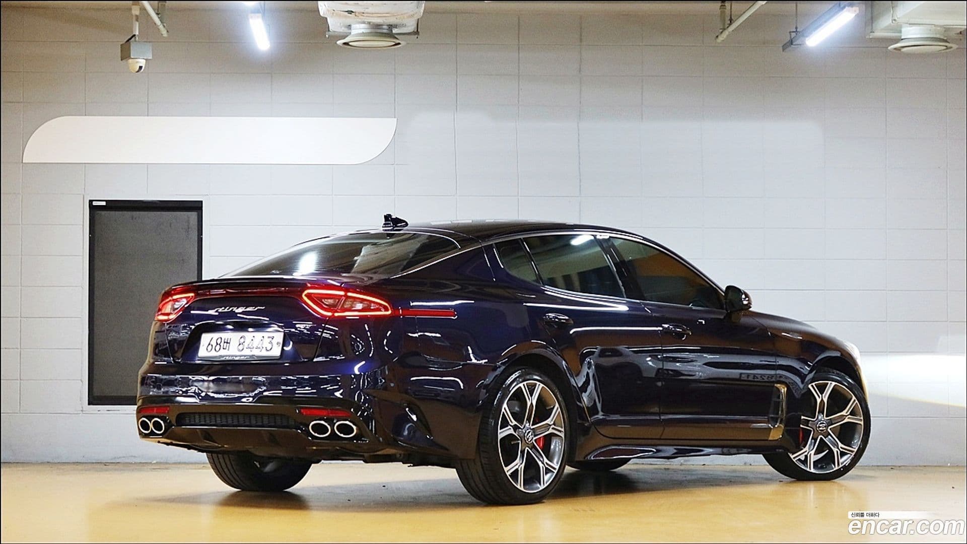 Main__Slider__Photo:Stinger Kia 2017.11-3