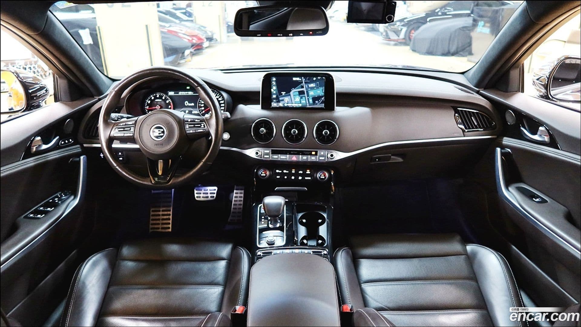 Main__Slider__Photo:Stinger Kia 2017.11-7